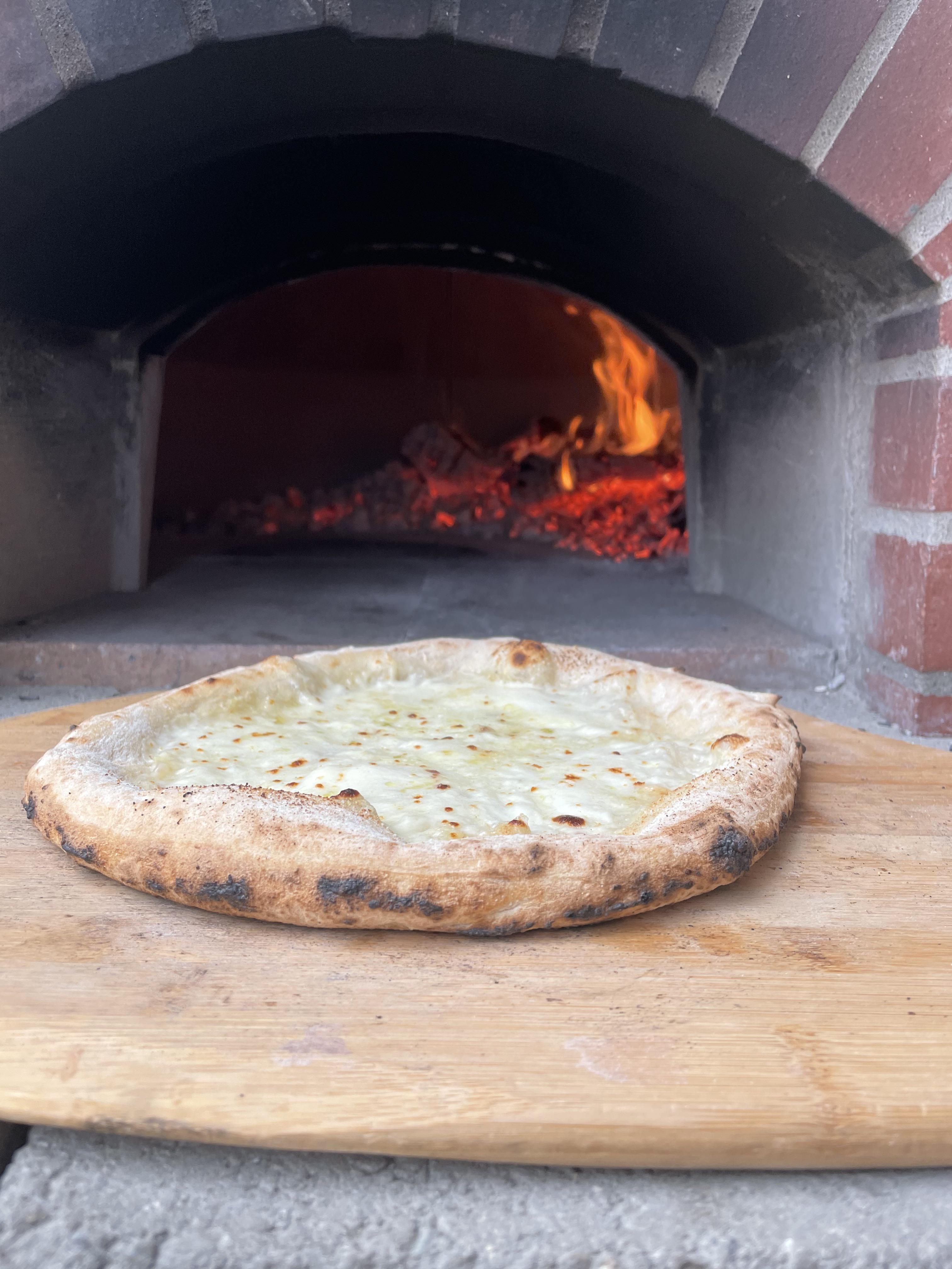 Pizza Bianca. mozzarella, pecorino, parmigiano regiano r/Pizza