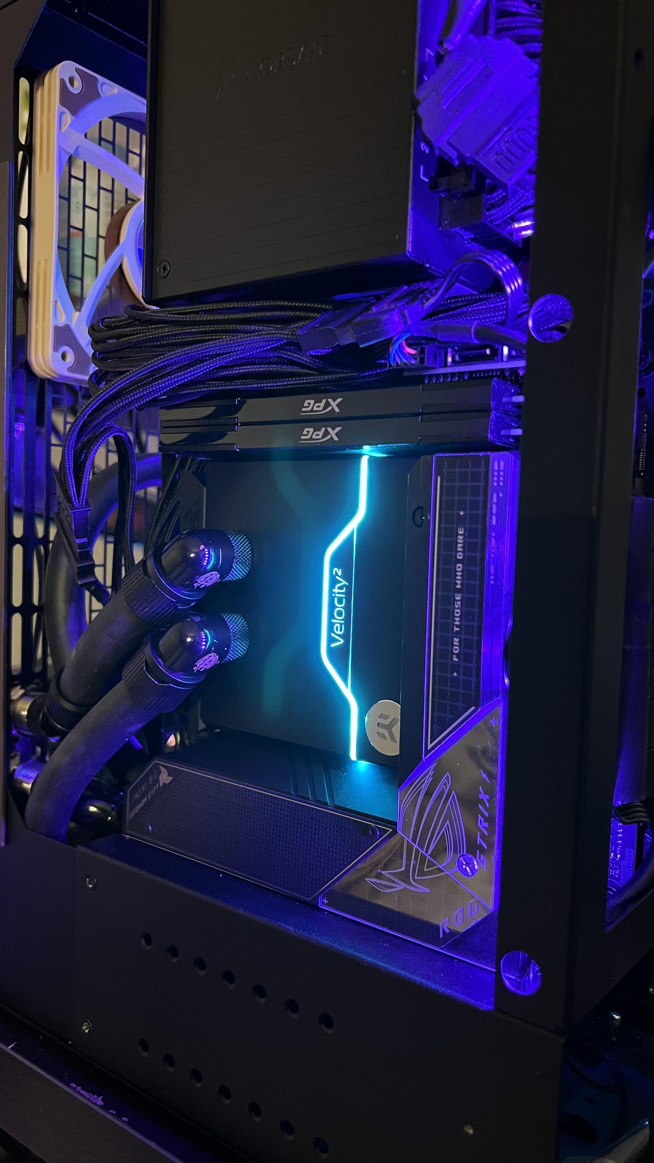 This EKWB Velocity2 LGA 1700 water block is clean! r/watercooling