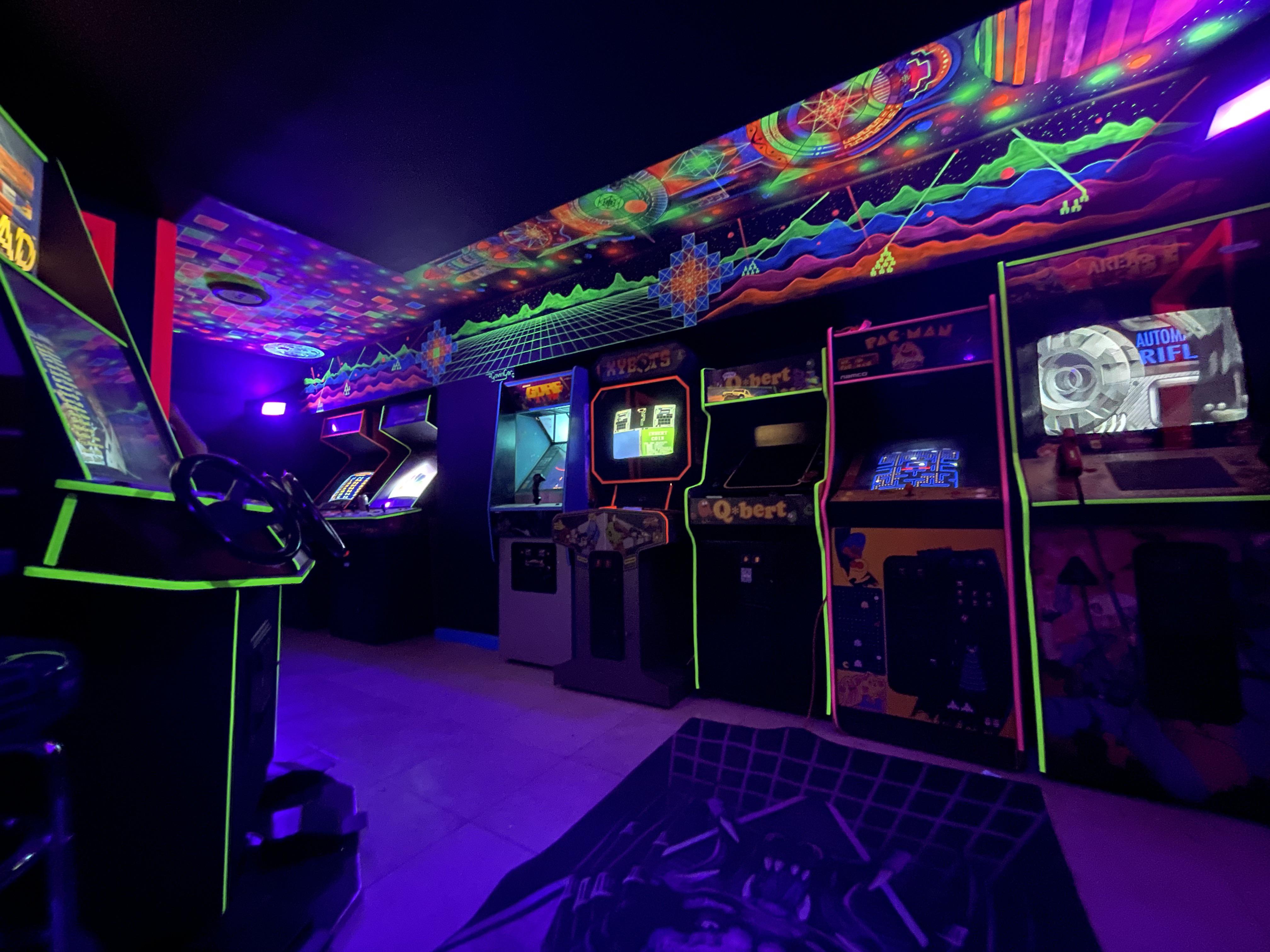 Someone painted an immersive mural in this retro arcade with UV