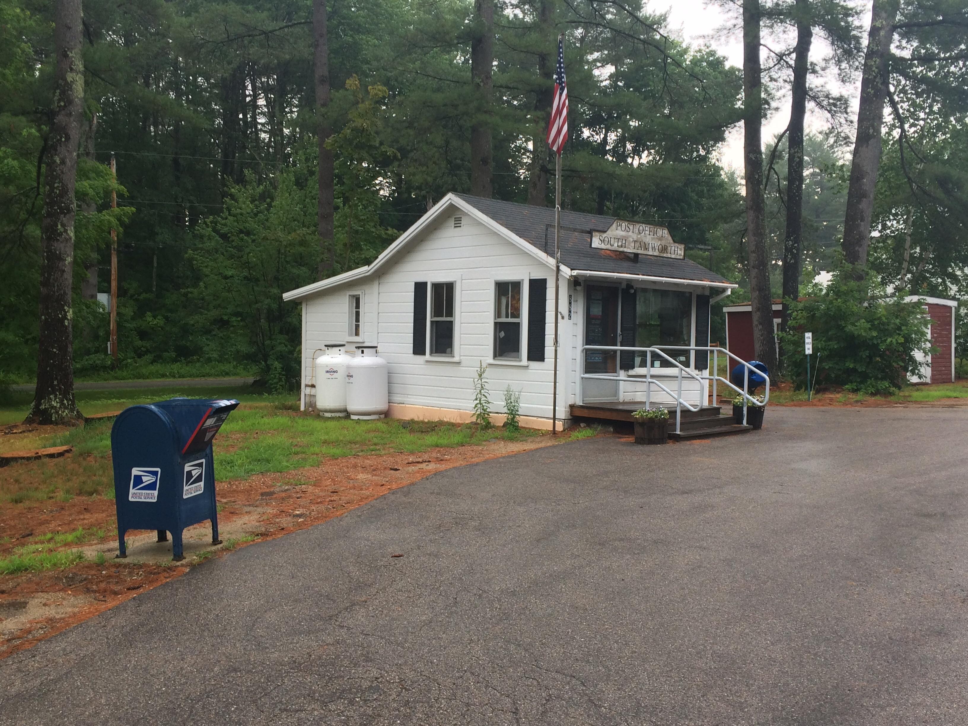 This tiny post office in South Tamworth, NH r/mildlyinteresting