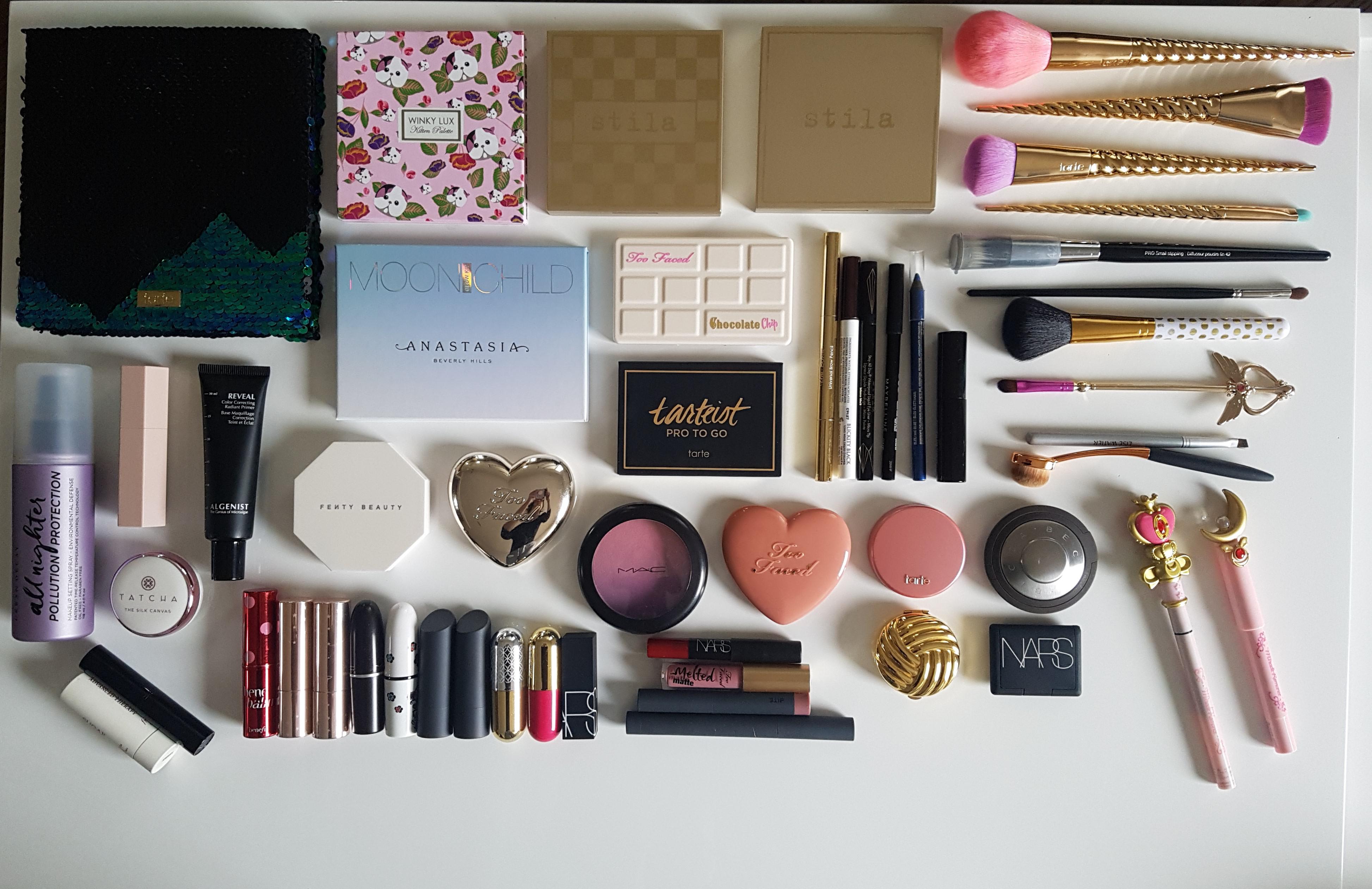 My entire makeup collection r/makeupflatlays