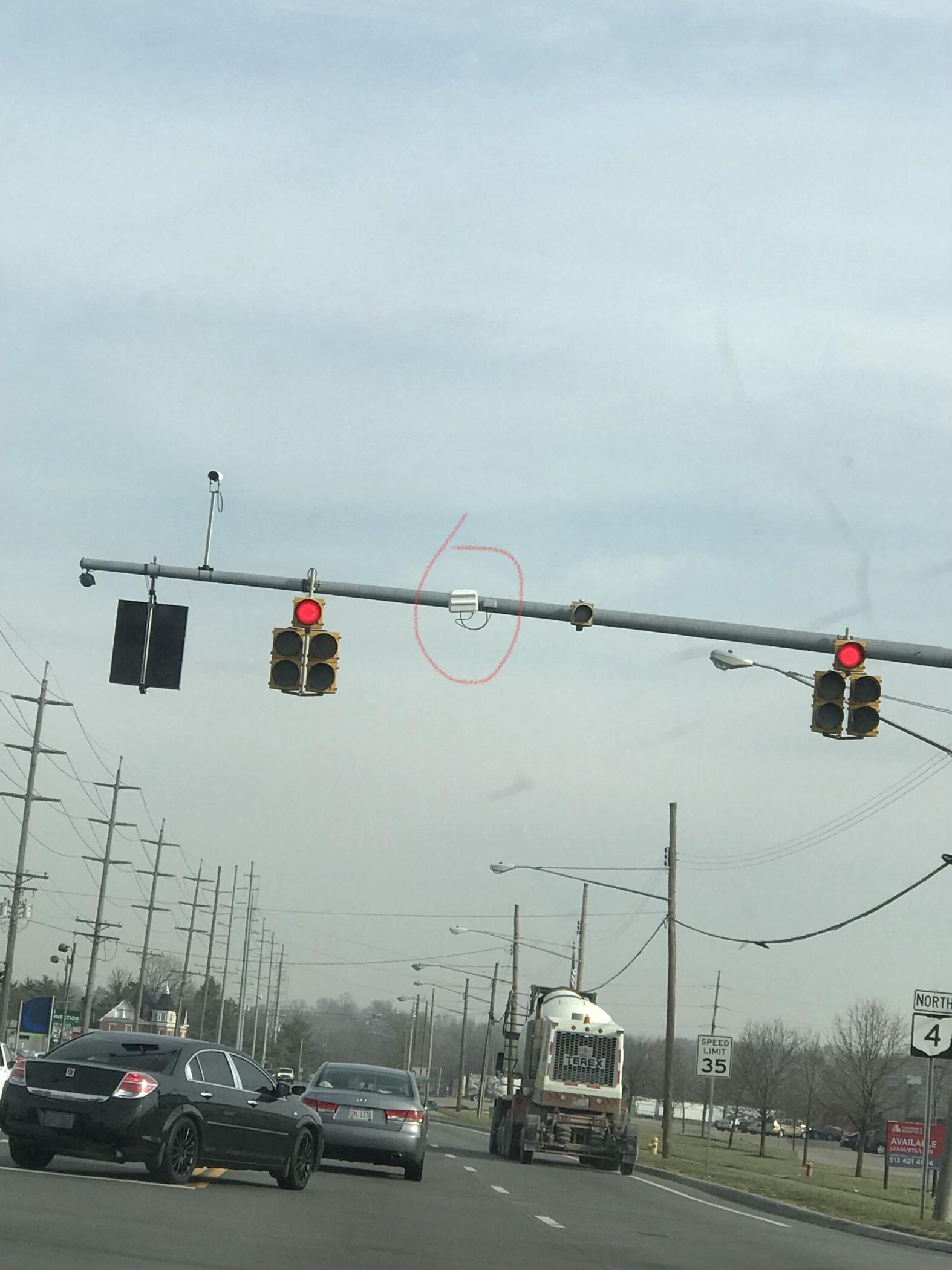 What is this white box on the traffic light poles r/whatisthisthing