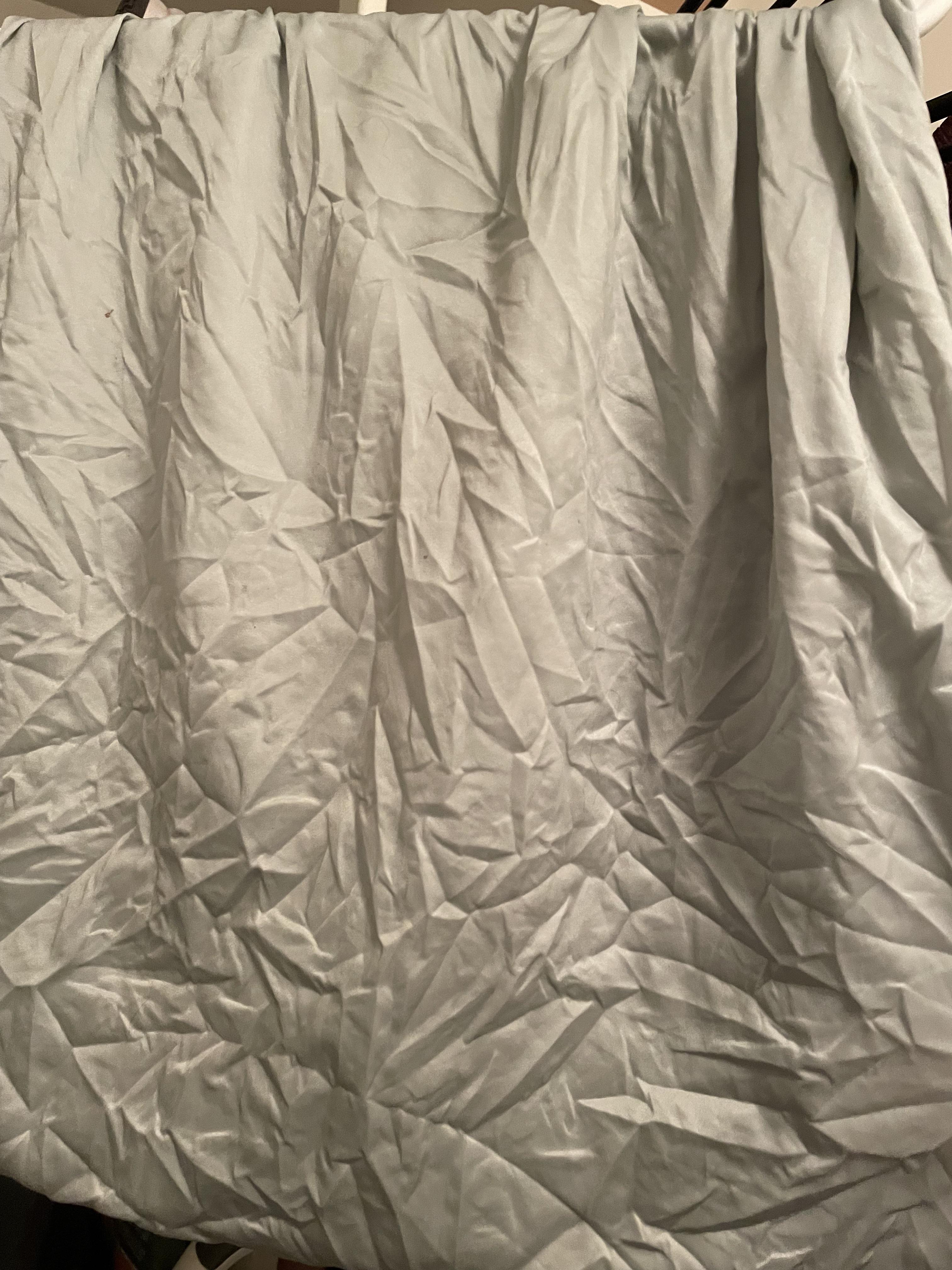 [Product question] Does your silk pillowcase look like this after