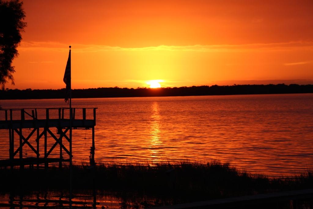 The Golden Hour (Lake June, Florida) r/pics