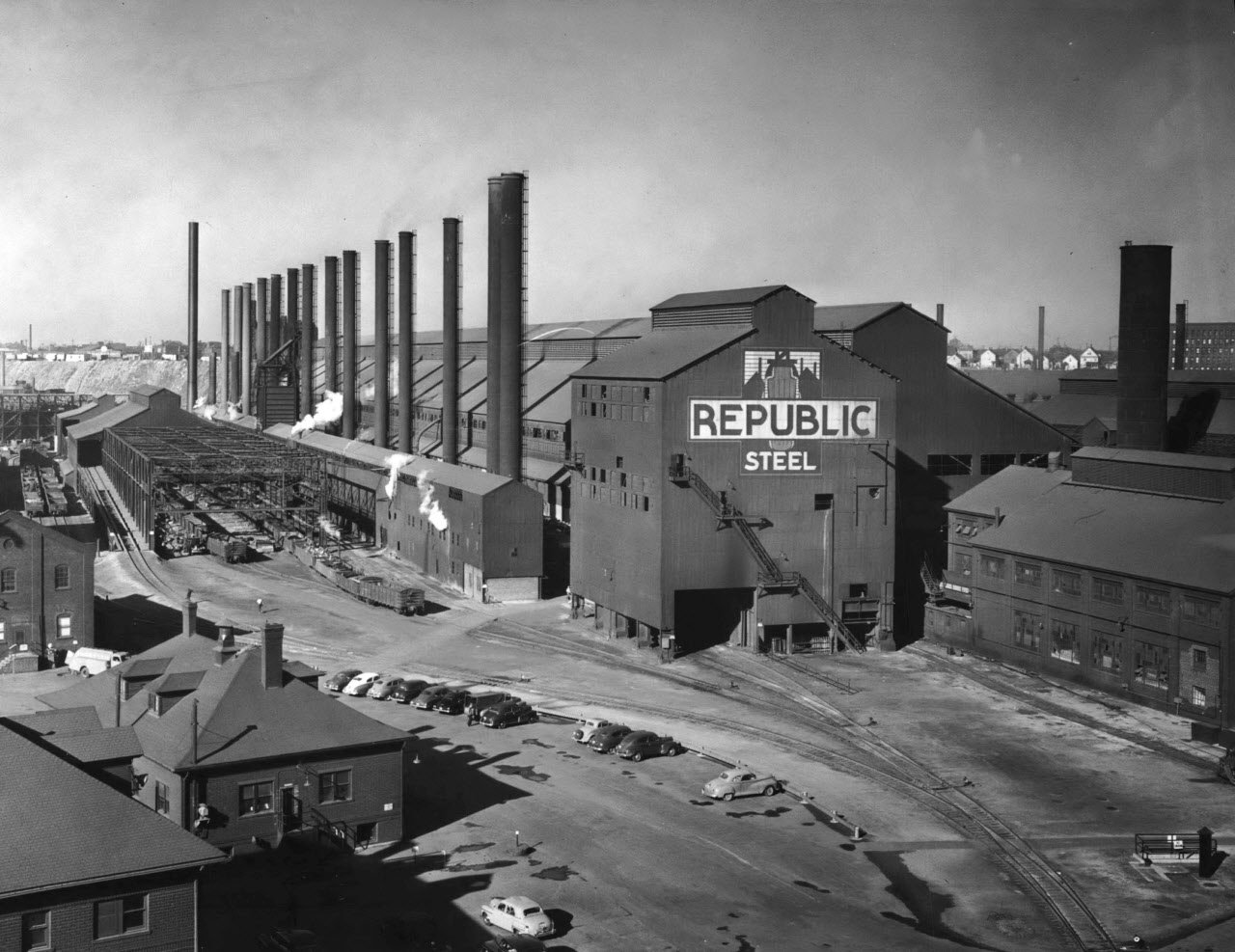 Republic Steel Cleveland, Ohio sometime in the 1940's r/AmericanIndustry
