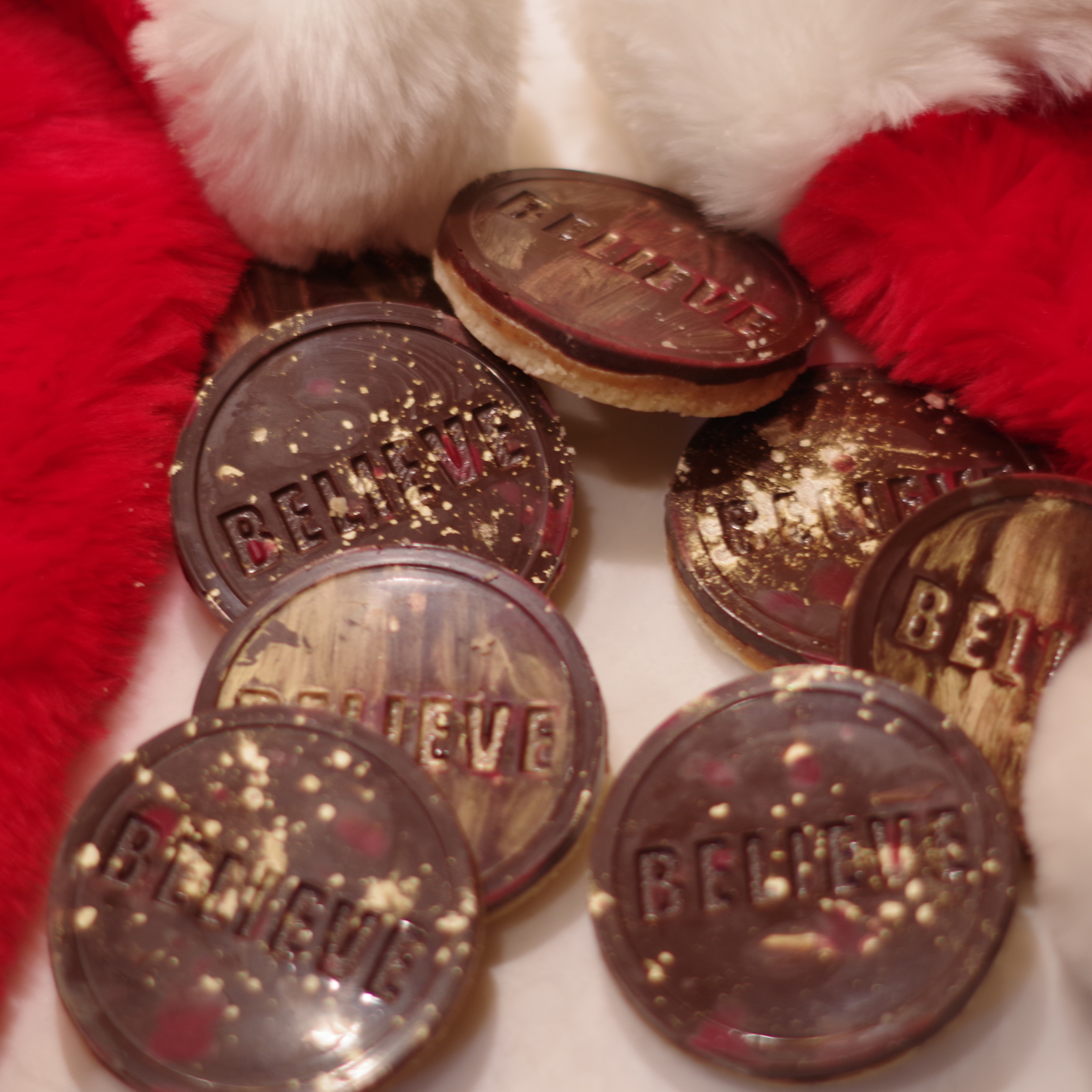 Happy happy holidays Reddit bakers! Have here some layered caramel