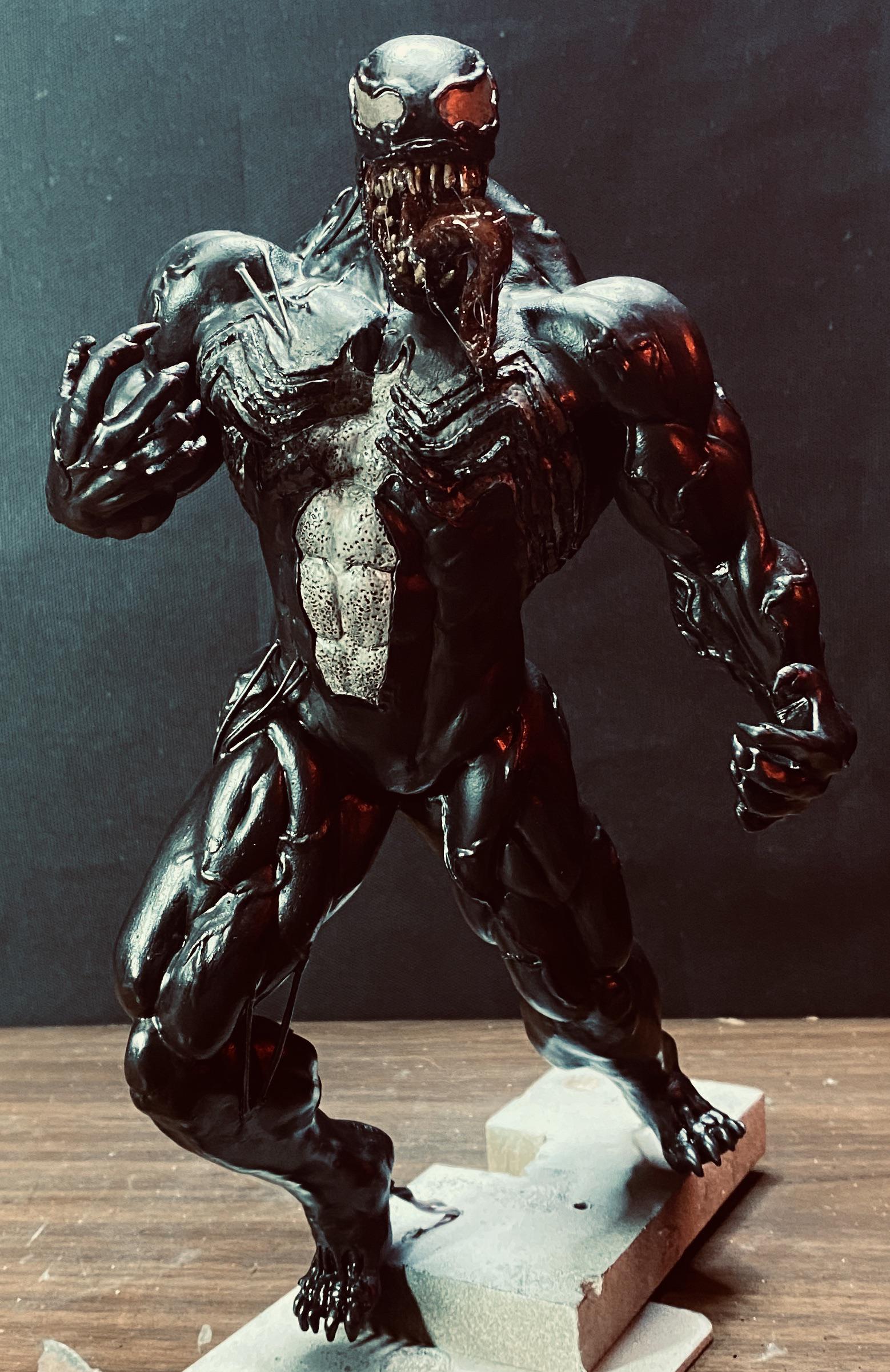 HI GUYS! I made this VENOM sculpture From polymer clay. I got inspired