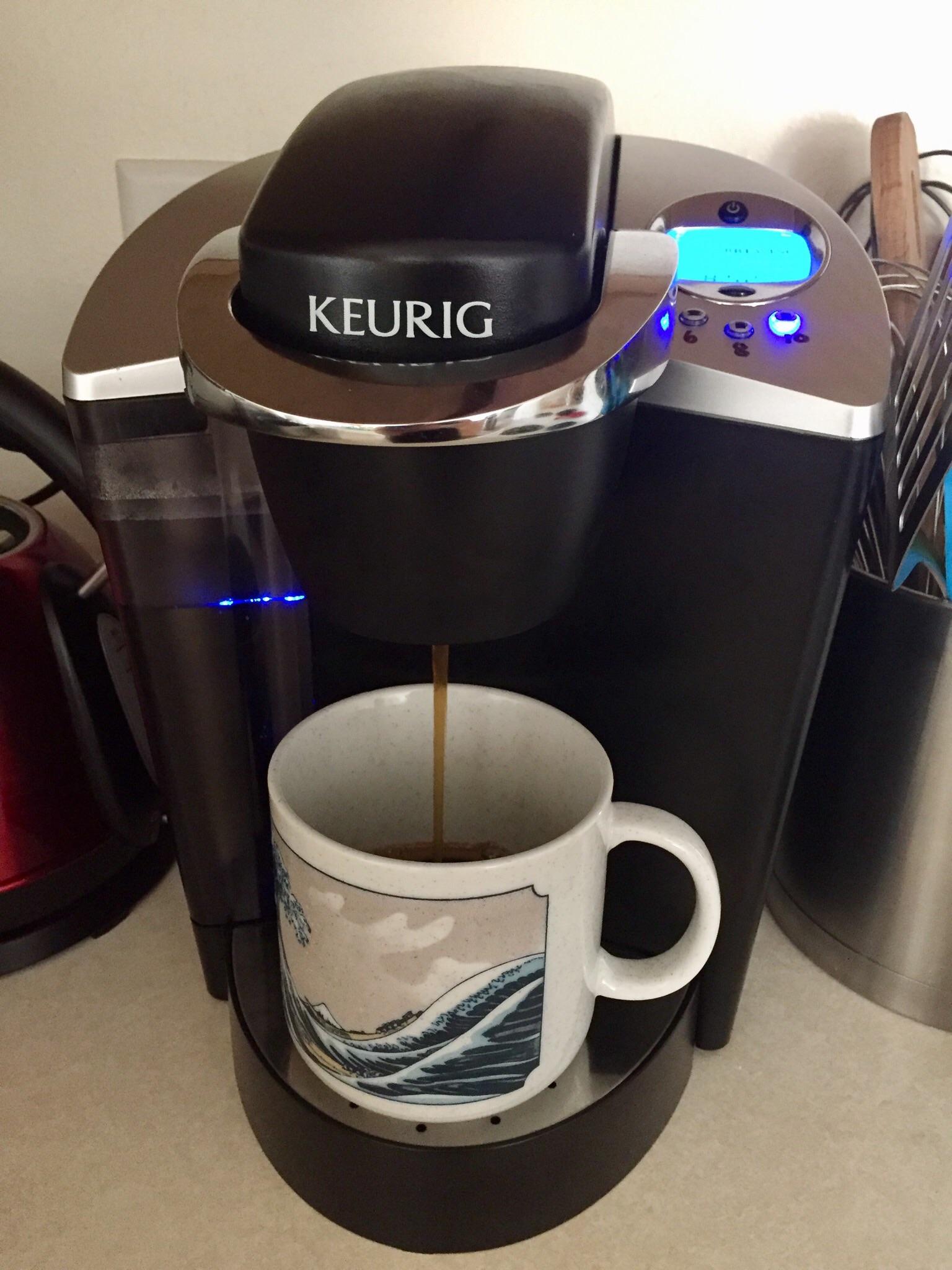 5 Keurig I thrifted last week, with my 1 mug from a few weeks ago