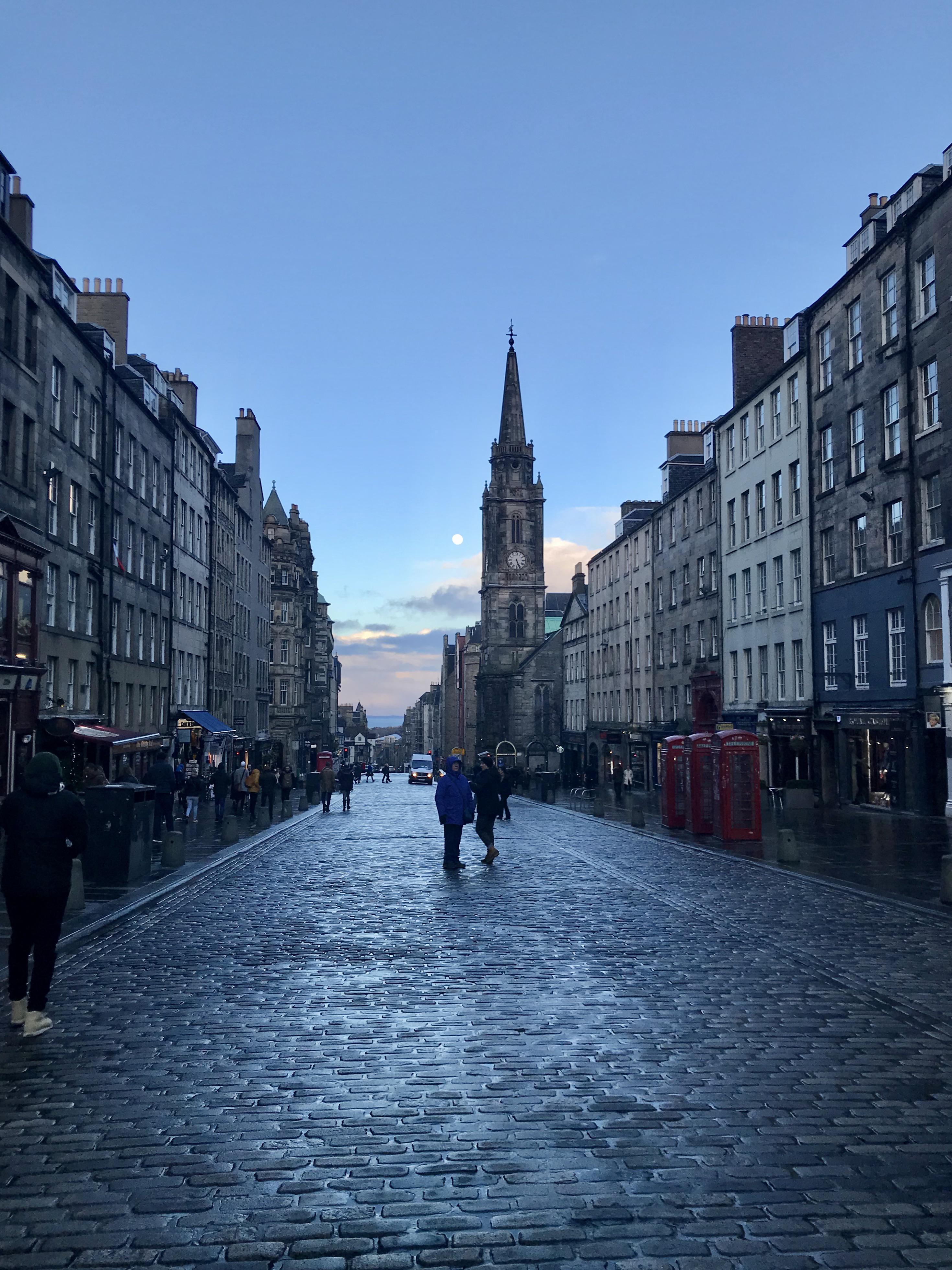 The Royal Mile in Edinburgh, Scotland r/CityPorn