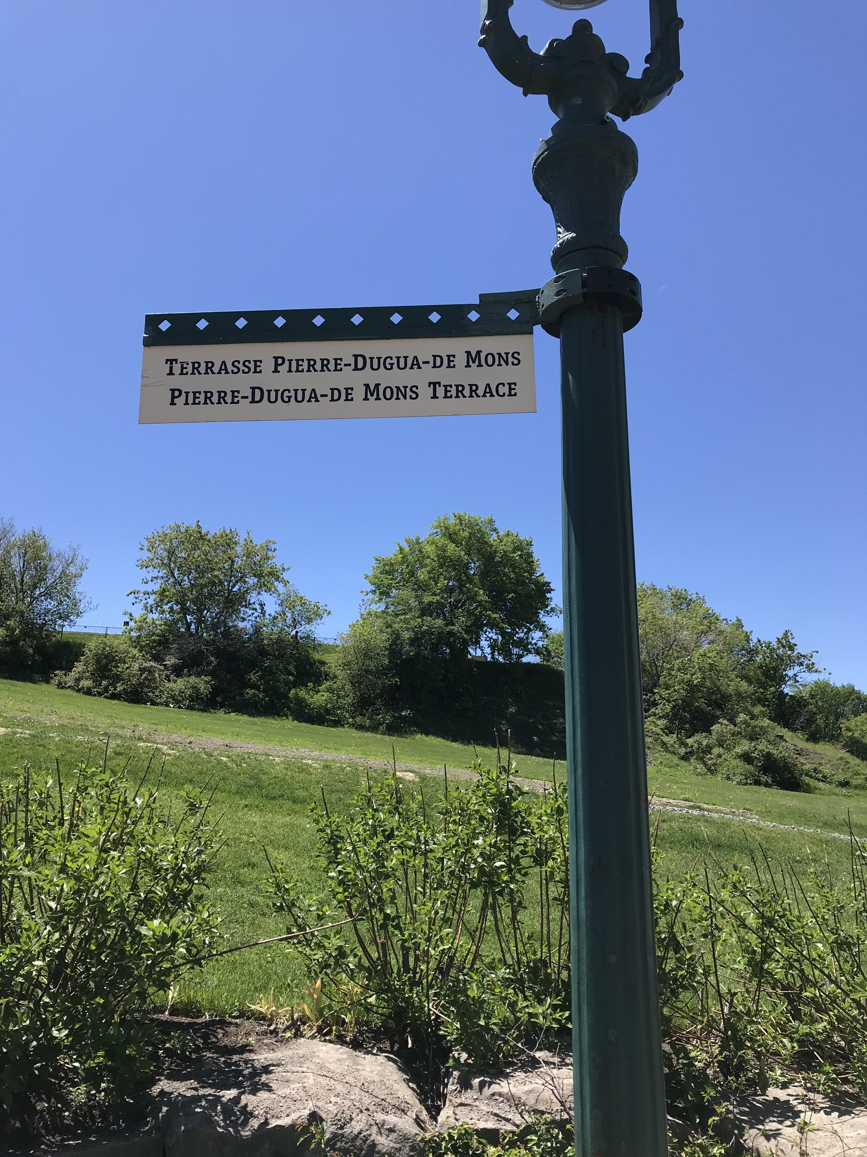 The Translation for this Sign in Quebec City r/mildlyinteresting