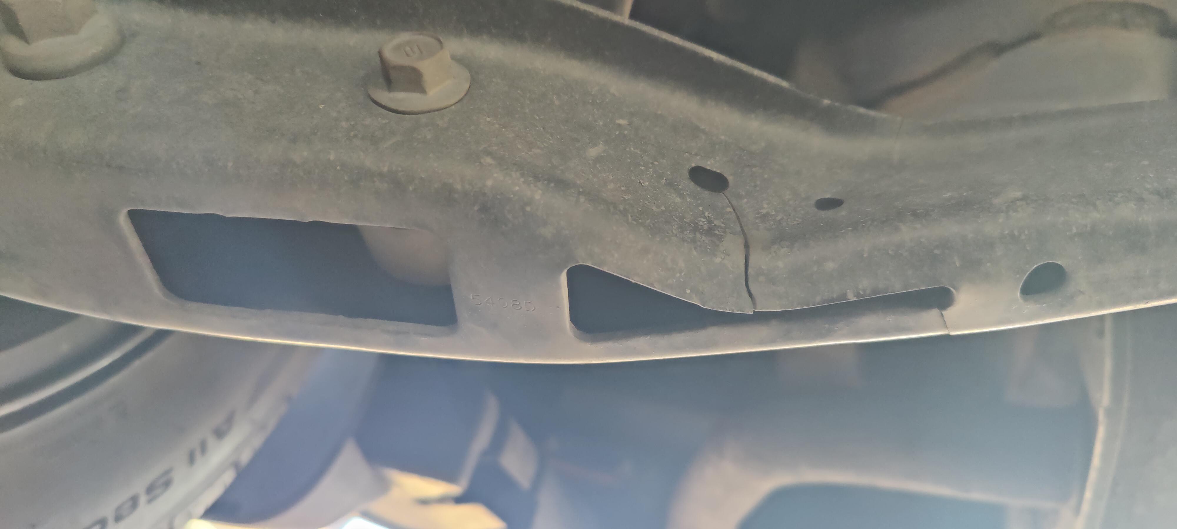 Damaged rear control arm. r/MechanicAdvice