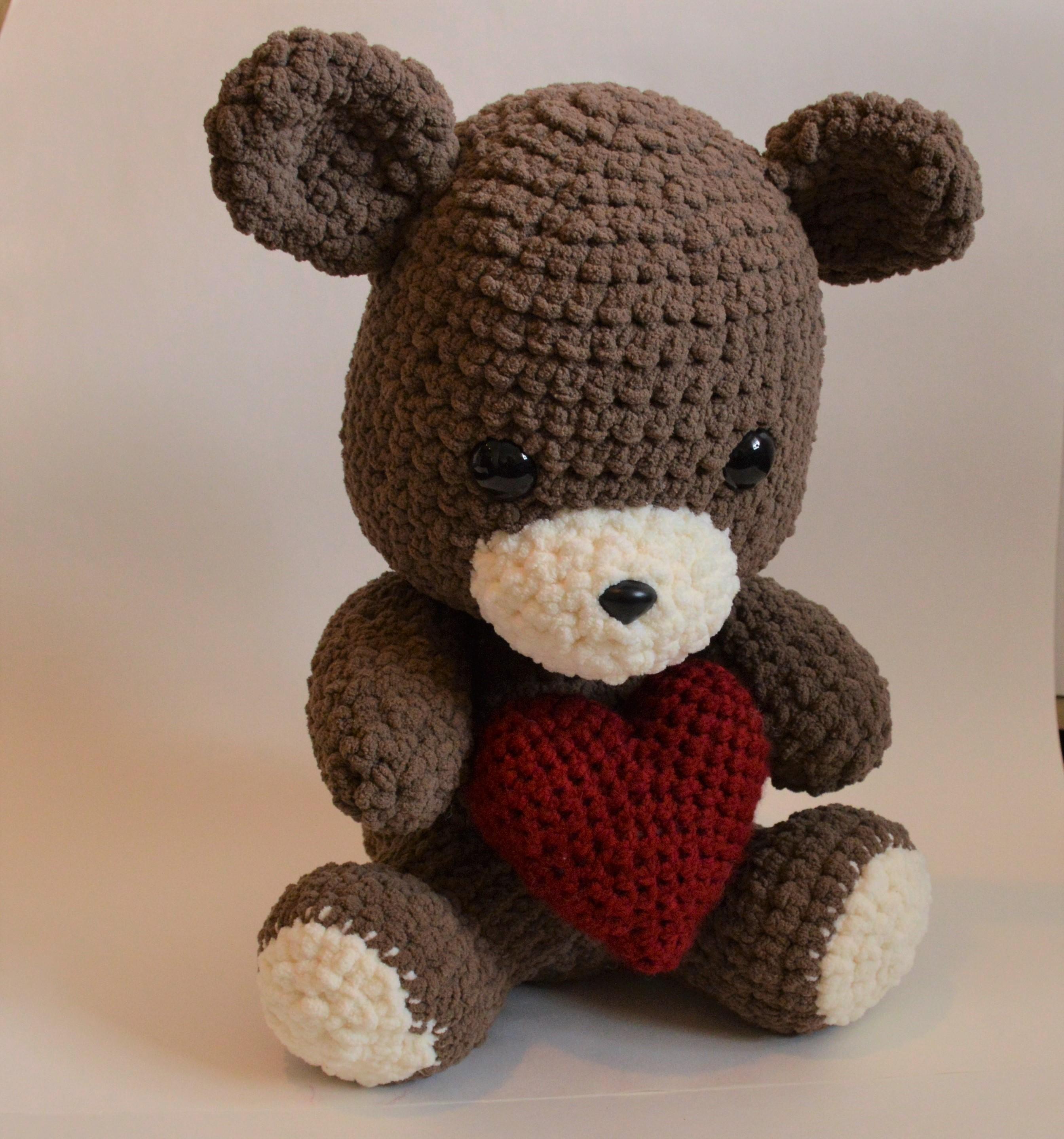 I couldn't find any good patterns for a bear made with Bernat Blanket