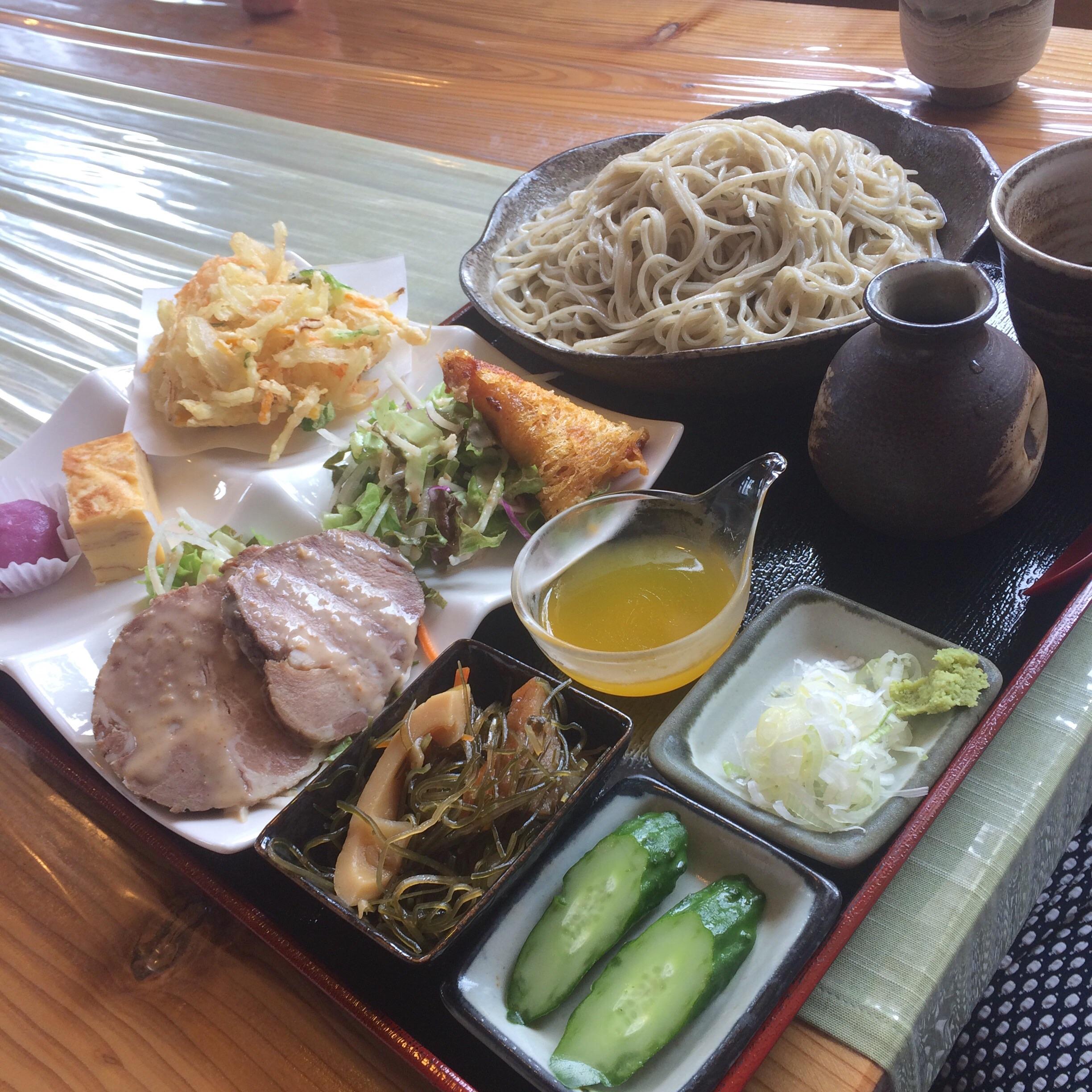 [I ate] zaru soba lunch set with tempura, tamago, fried curry pocket