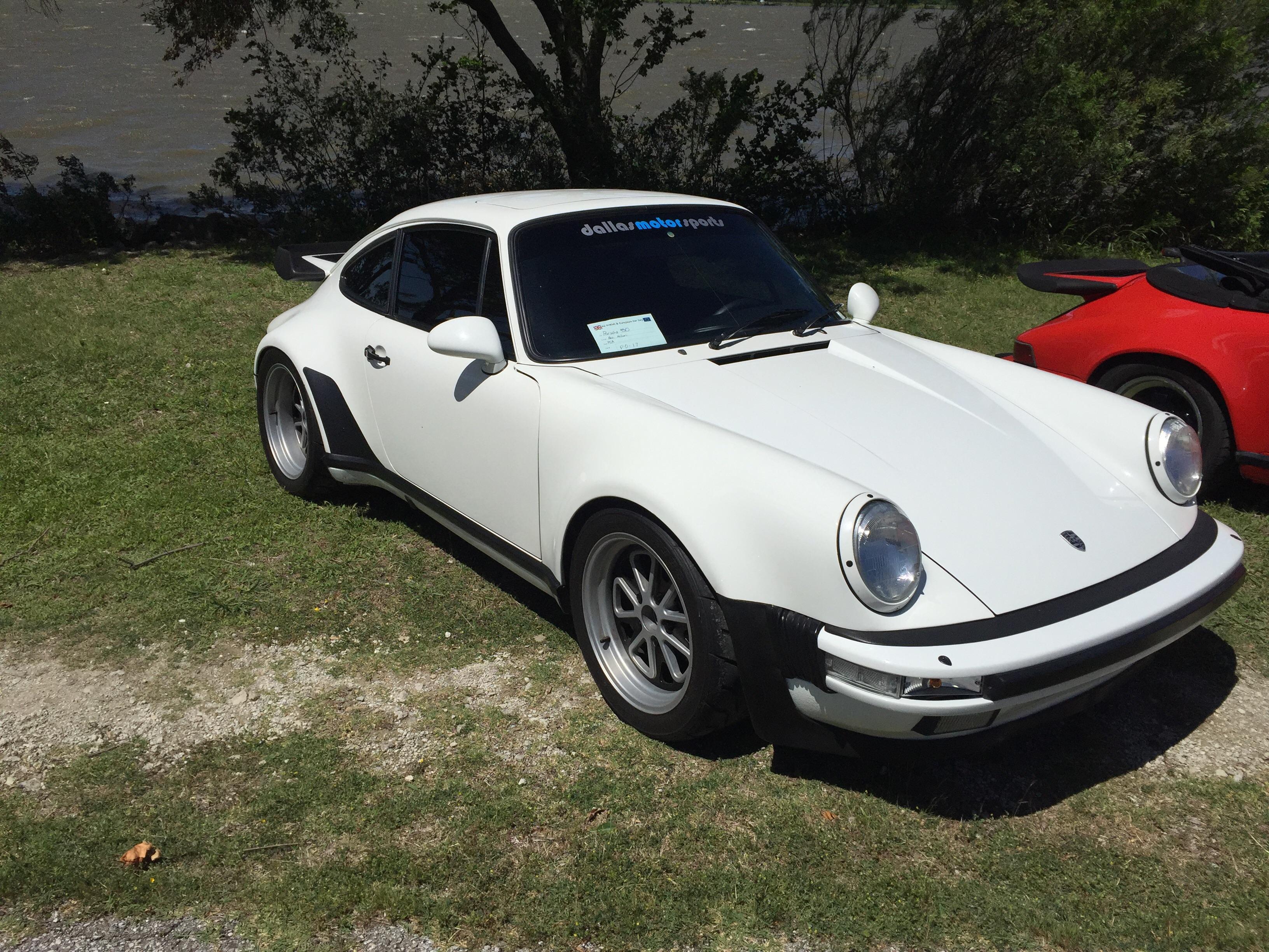 Beautiful whale tail Porsche