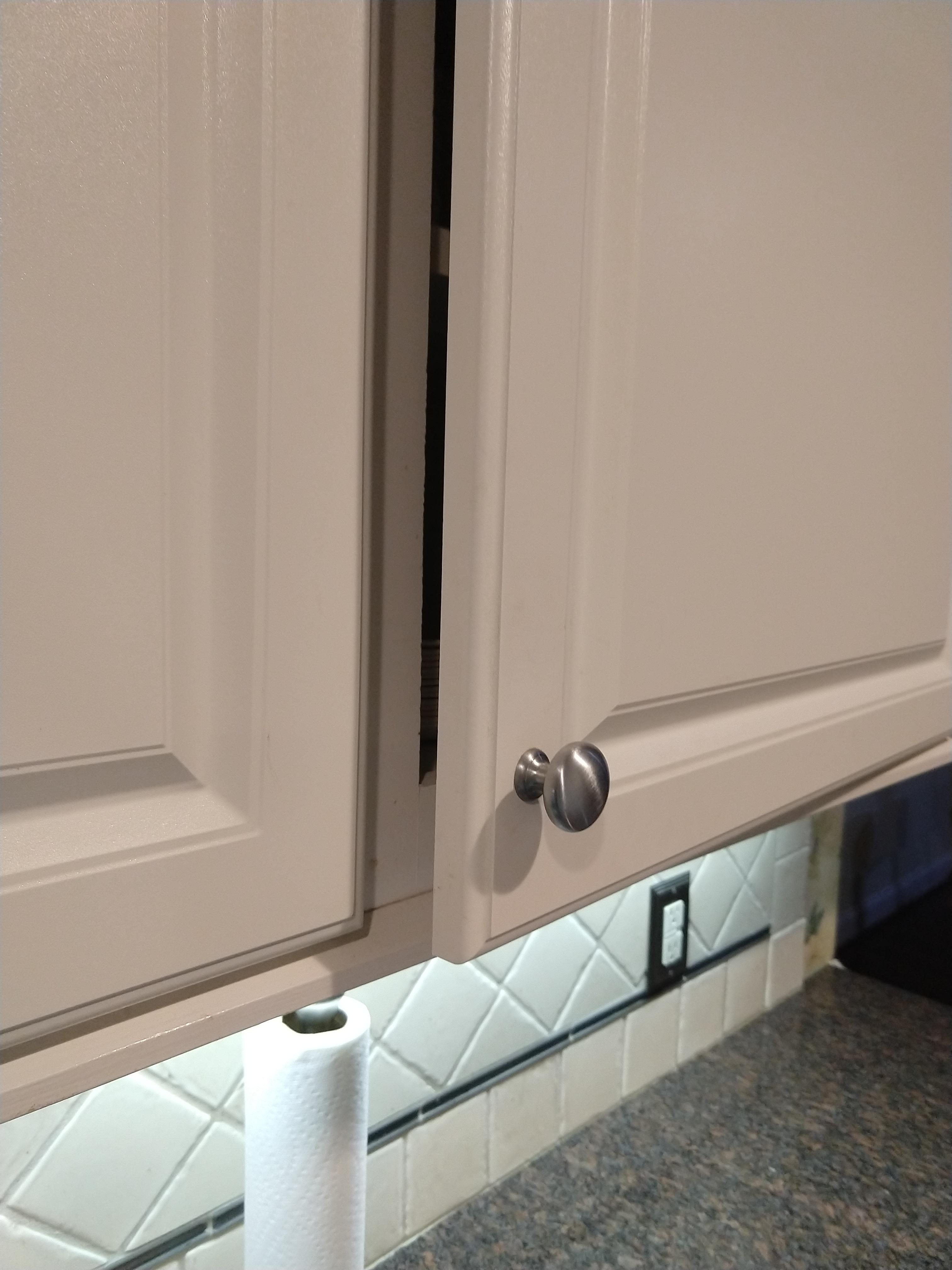 This door just won't stay closed. Grrrrr.... r/mildlyinfuriating