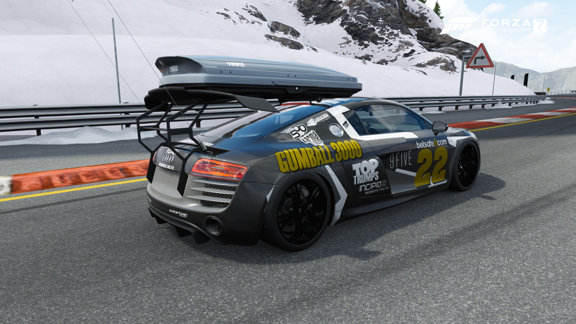 TIL You can put a Thule Cargo Box on the R8. r/forza