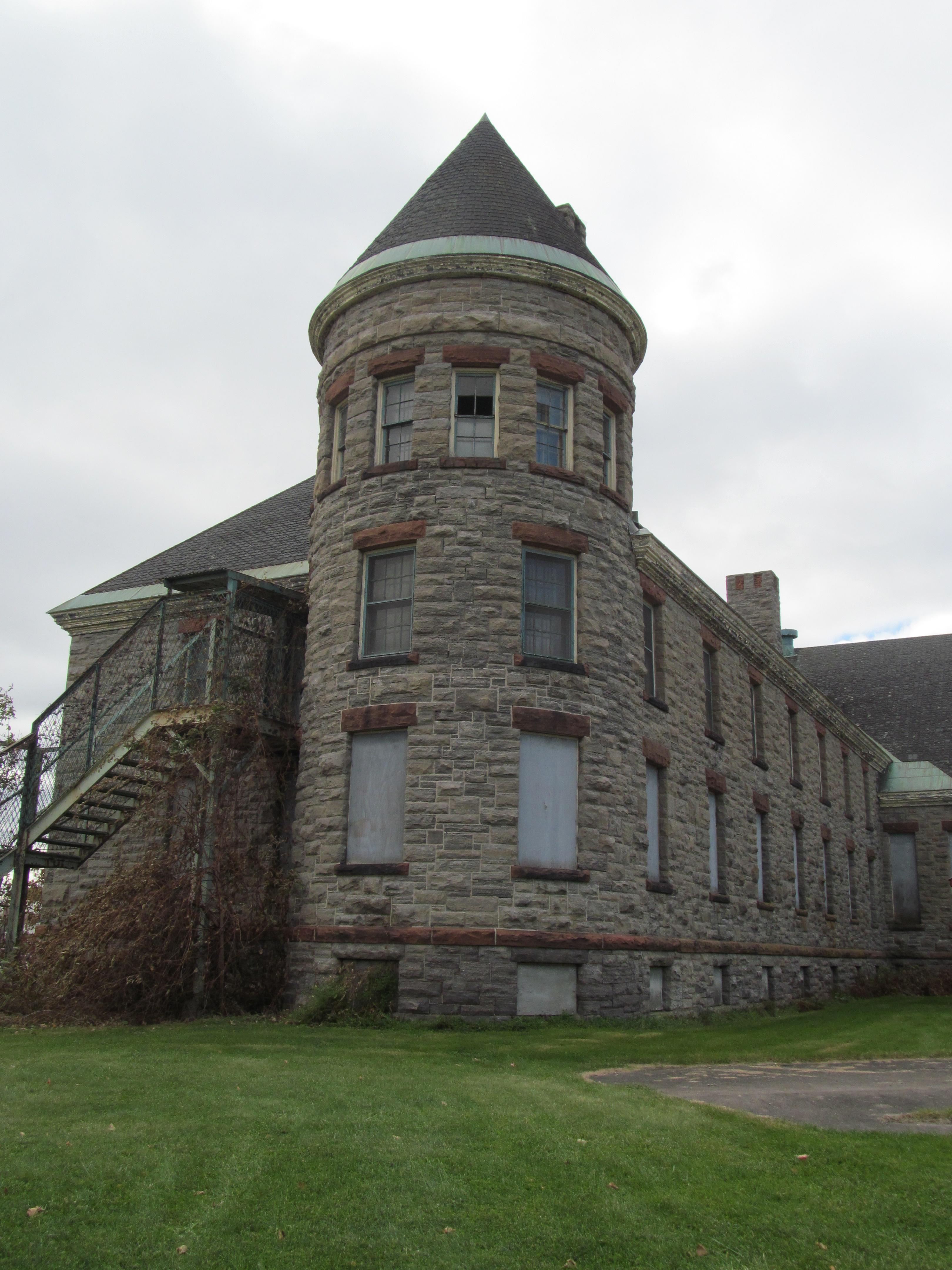 Ward Tower, St. Lawrence State Hospital, Ogdensburg, NY. 2015 r/Asylums