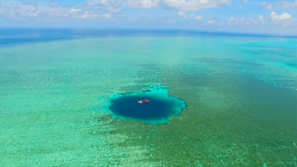 "Dragon Hole" in South China Sea, deepest known bluehole on Earth r