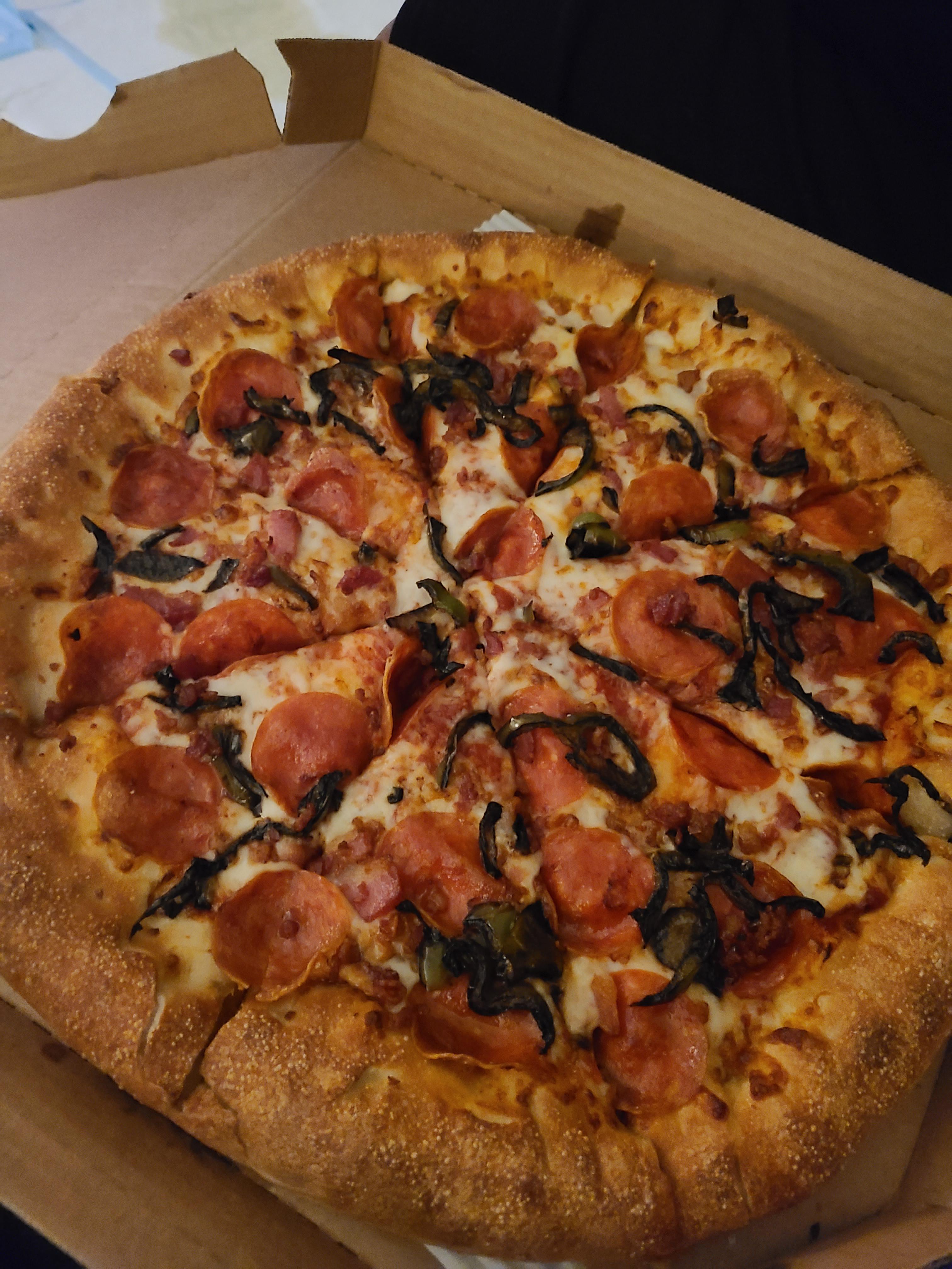 Pizza hut decided my green peppers should be cremated r/Wellthatsucks