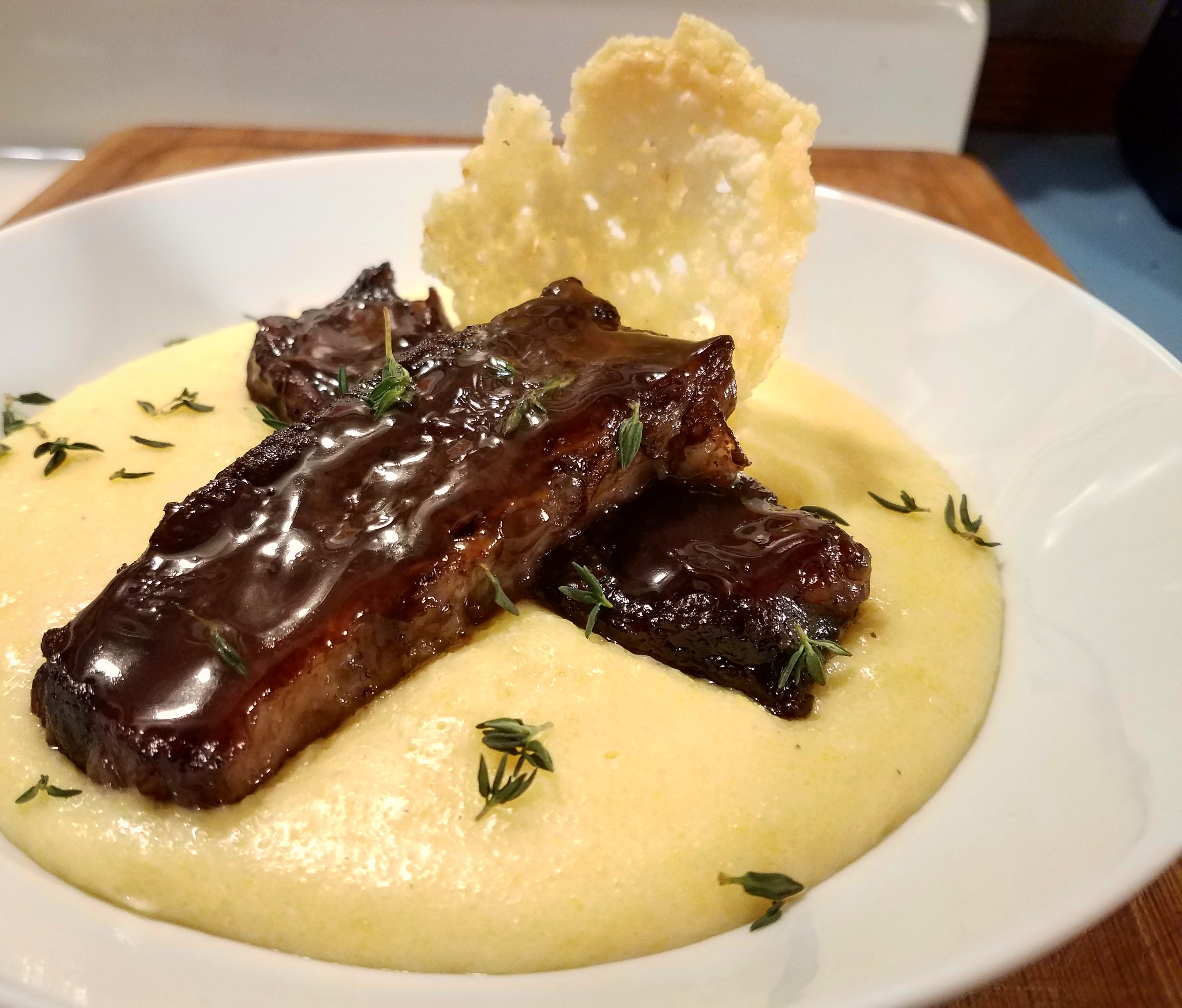 [Homemade] Red Wine Braised Short Ribs with Asiago Polenta r/food