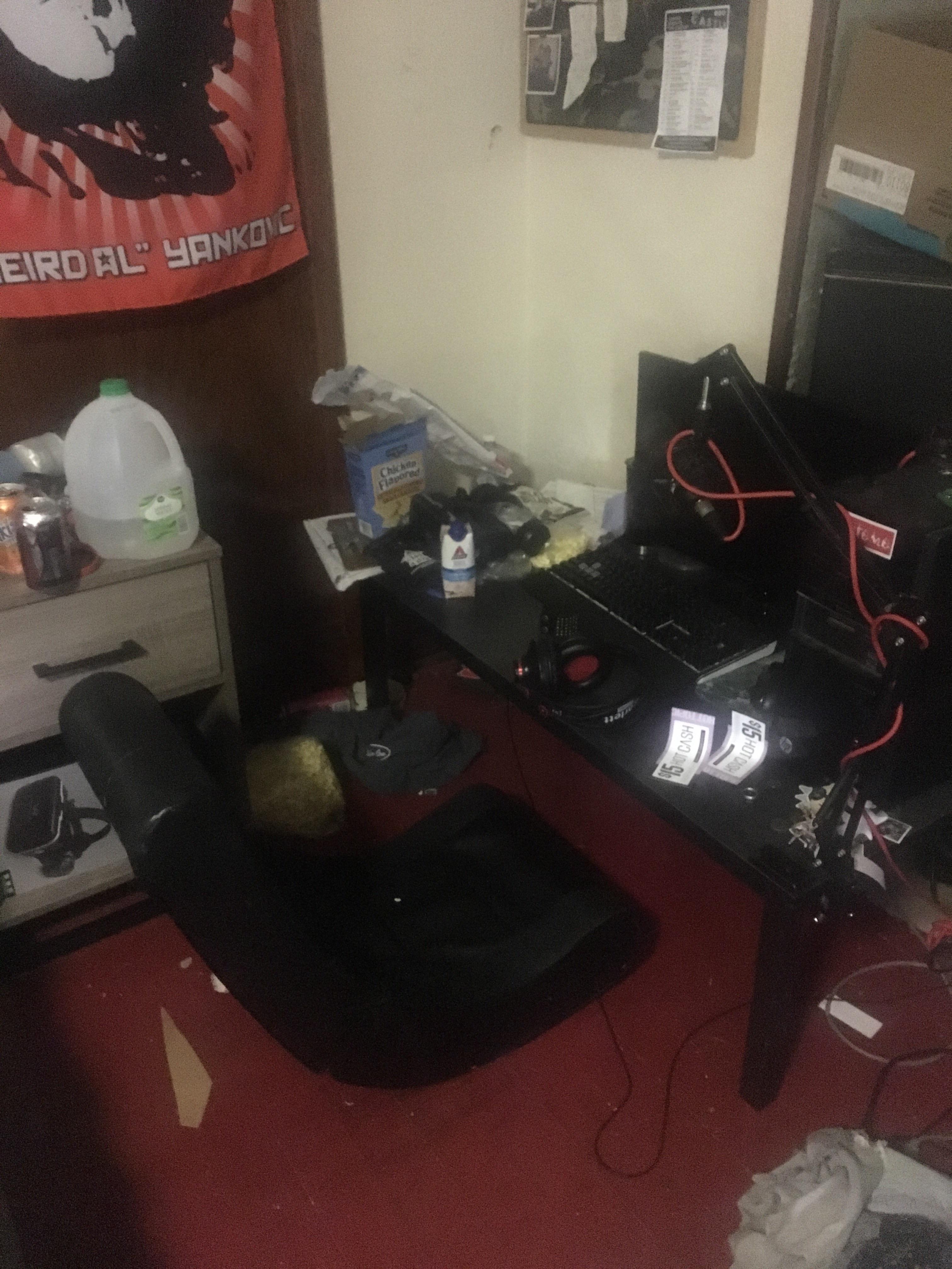 The worst setup (desk/chair wise) ever r/NeckbeardNests