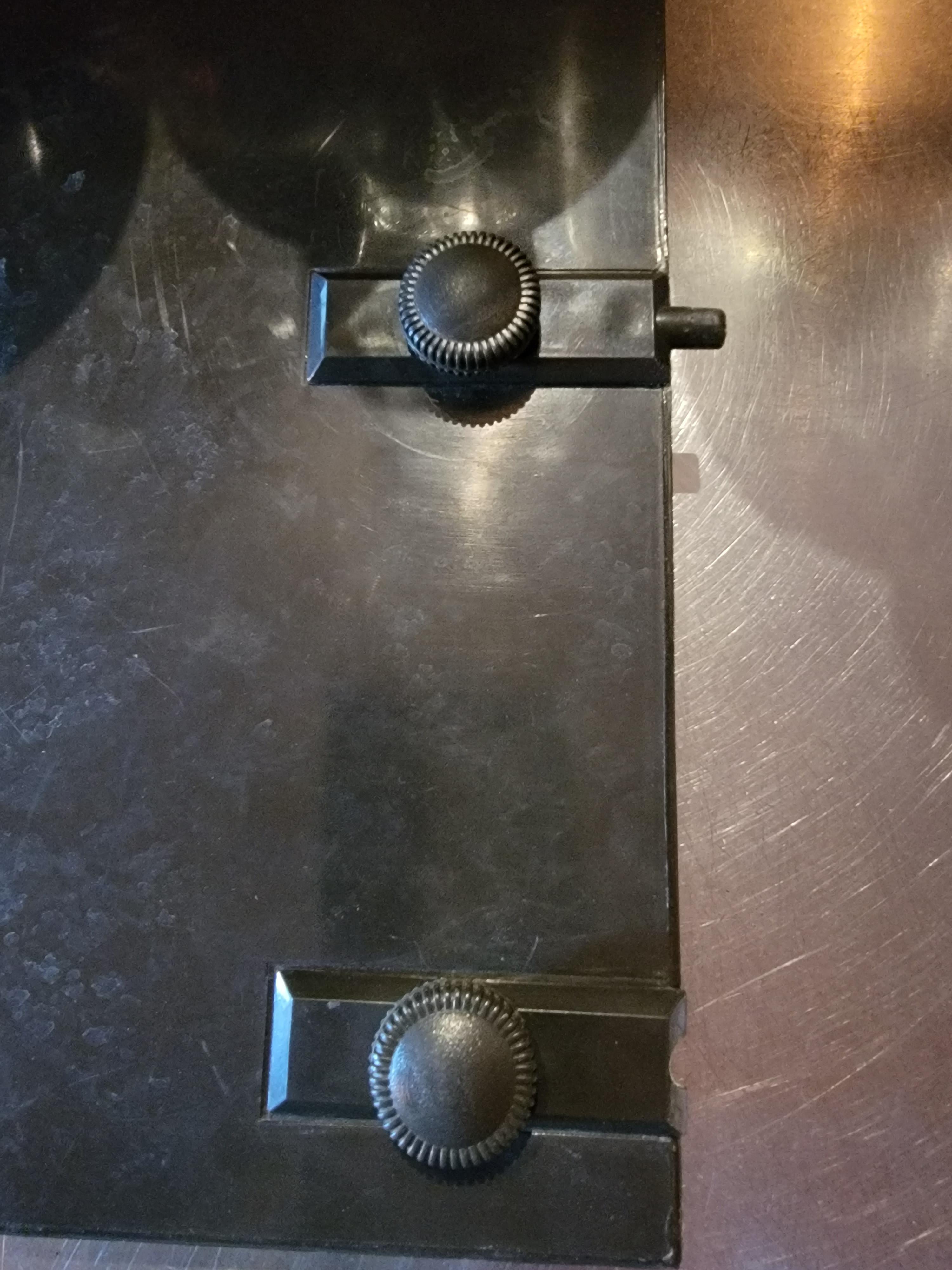 Manitowok Ice Machine Door Hurting My Soul r/refrigeration