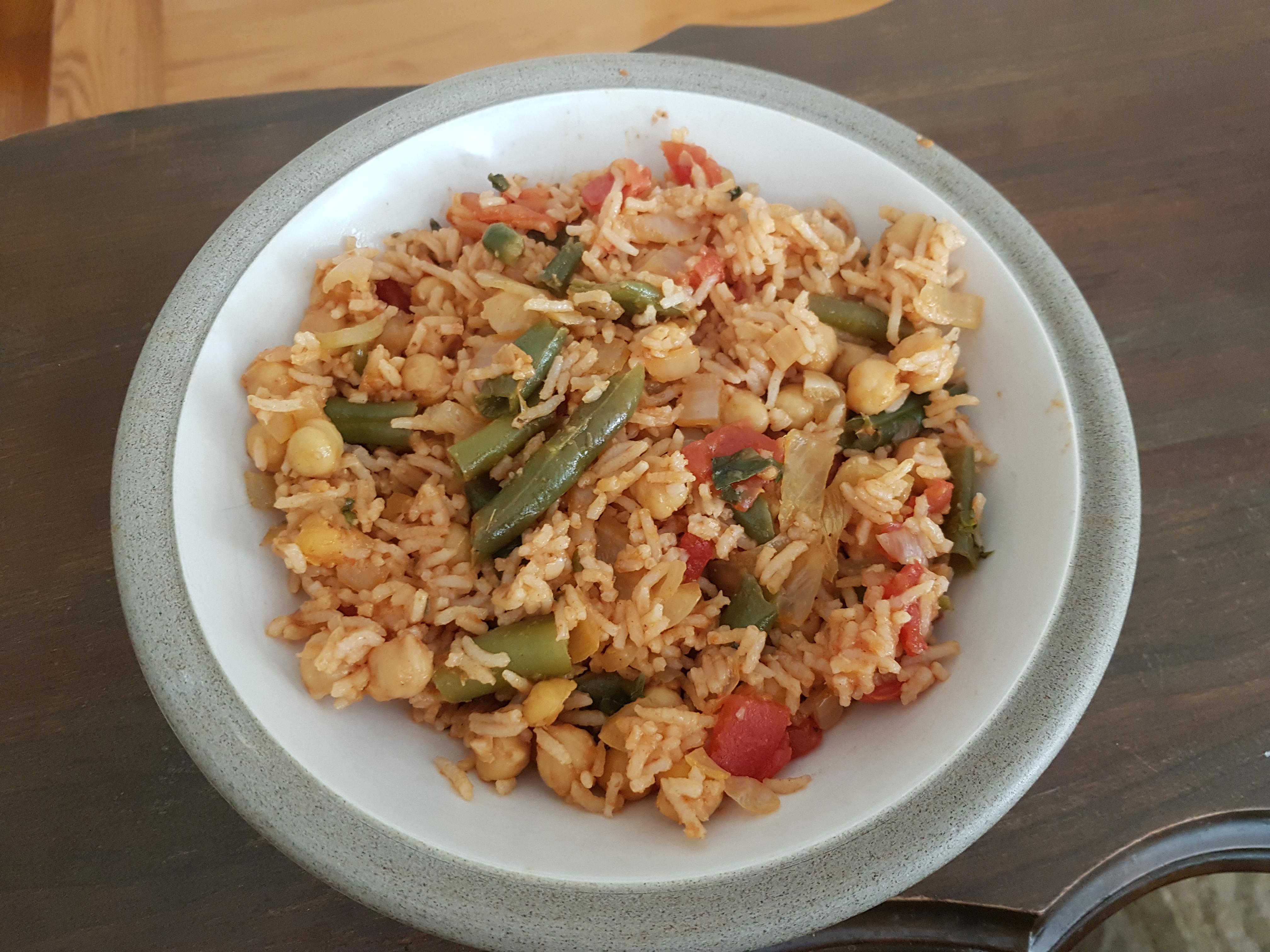 Spanish chickpeas and rice 543 calories for this huge filling bowl r