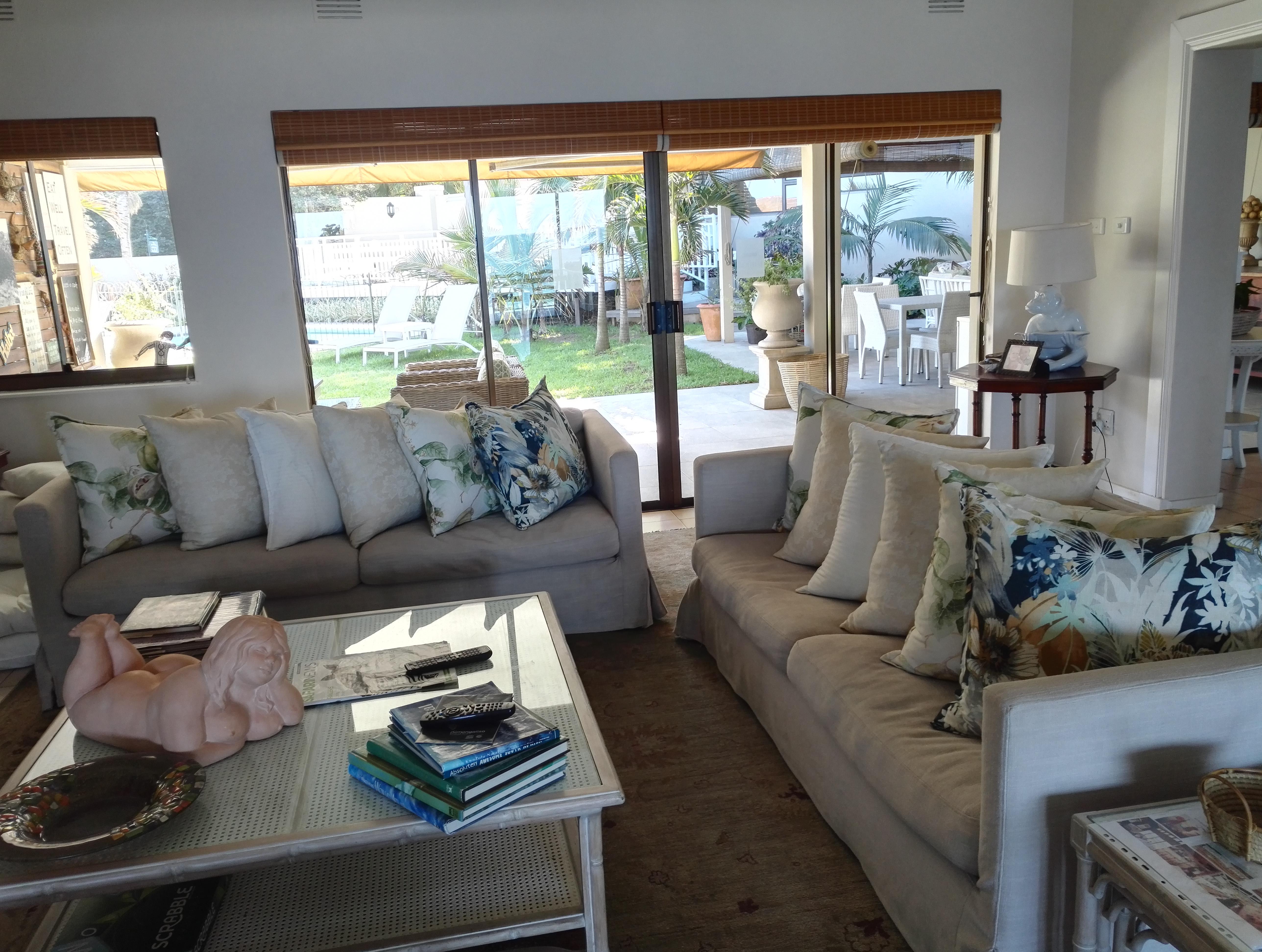 Yes, that's 6 pillows per couch and yes, that's more pillows behind the