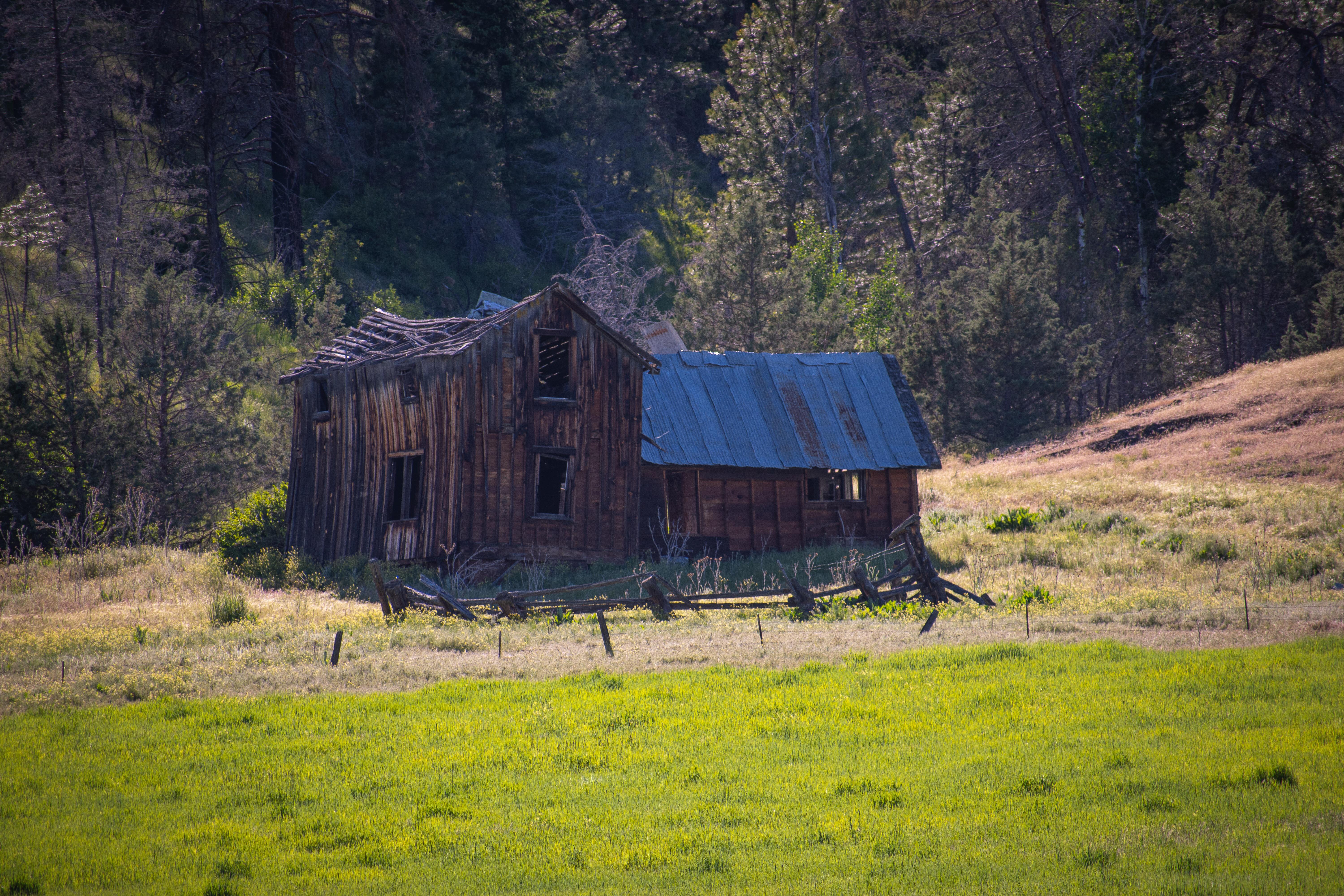 Abandoned farm house in Central Oregon. OC r/AbandonedPorn