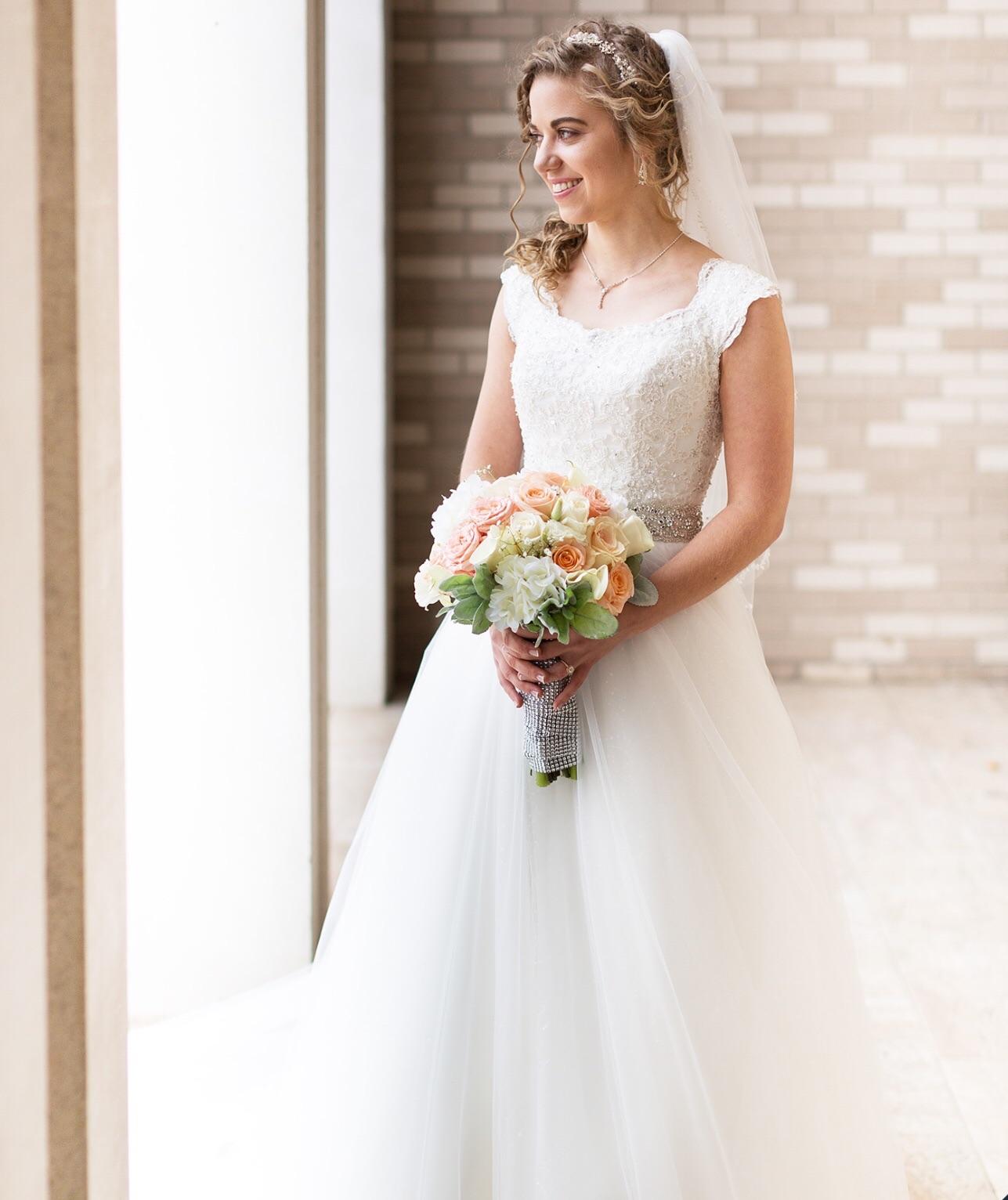 Abbie looked absolutely beautiful on her wedding day! r/CountingOn