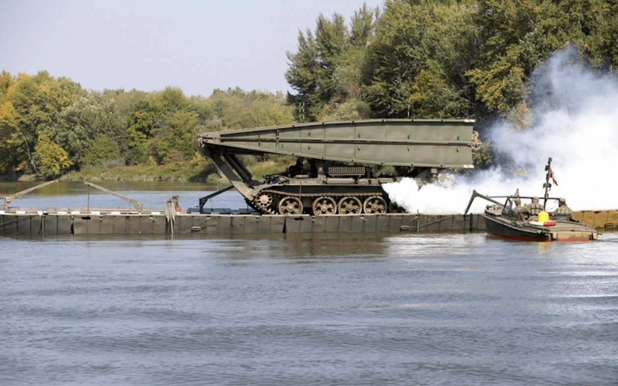 MT55A bridging tank on a pontoon bridge r/TankPorn