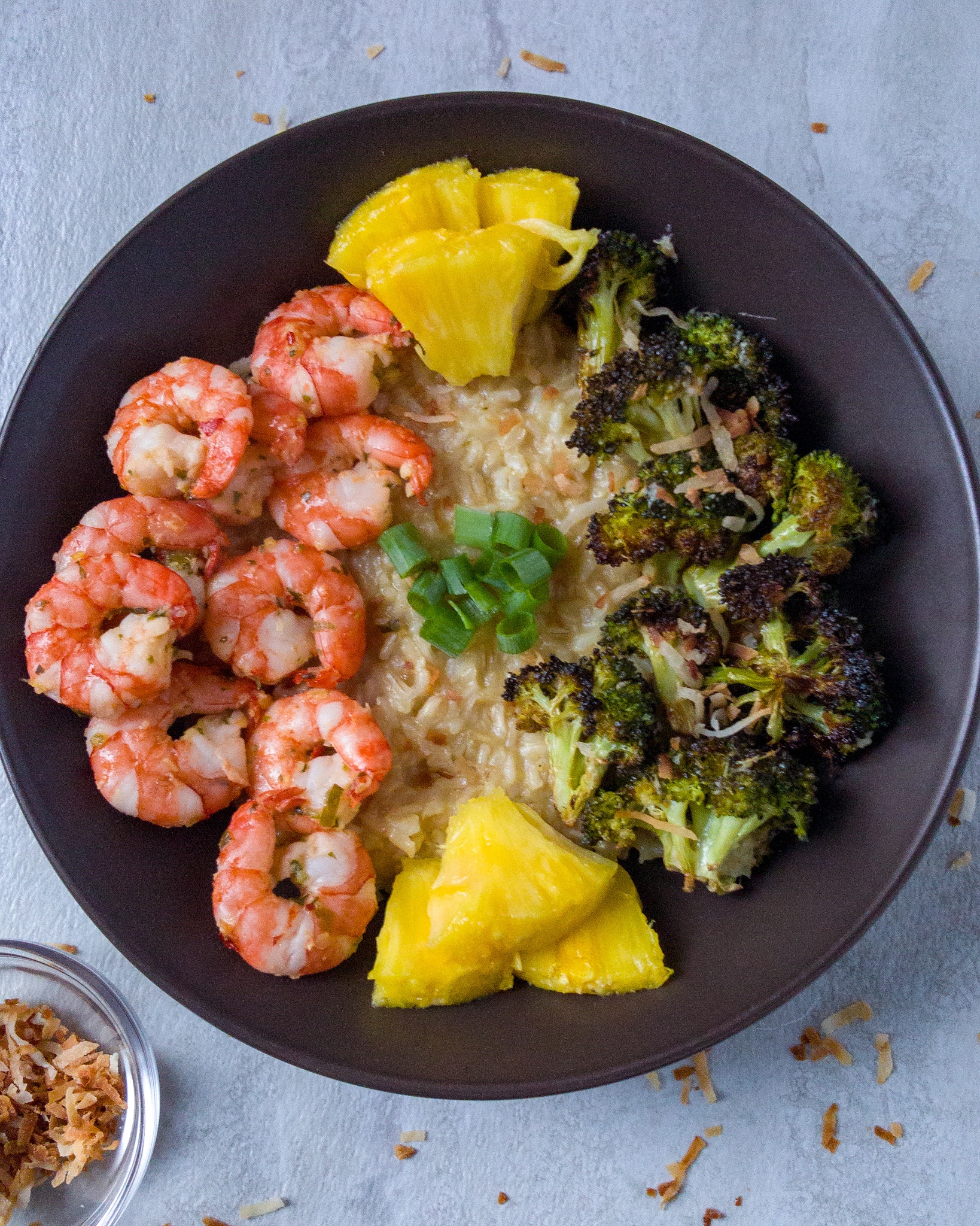 [Homemade] Shrimp and coconut pineapple rice bowl r/food