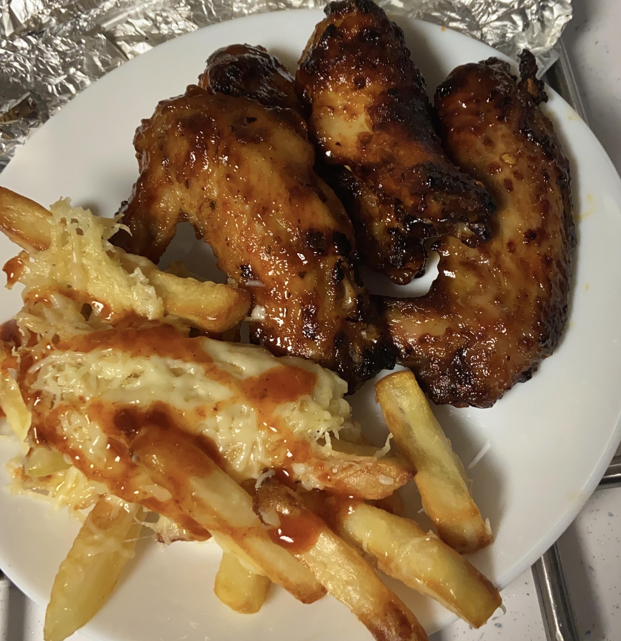 Sticky wings with cheesy fries and chilli sauce! r/airfryer