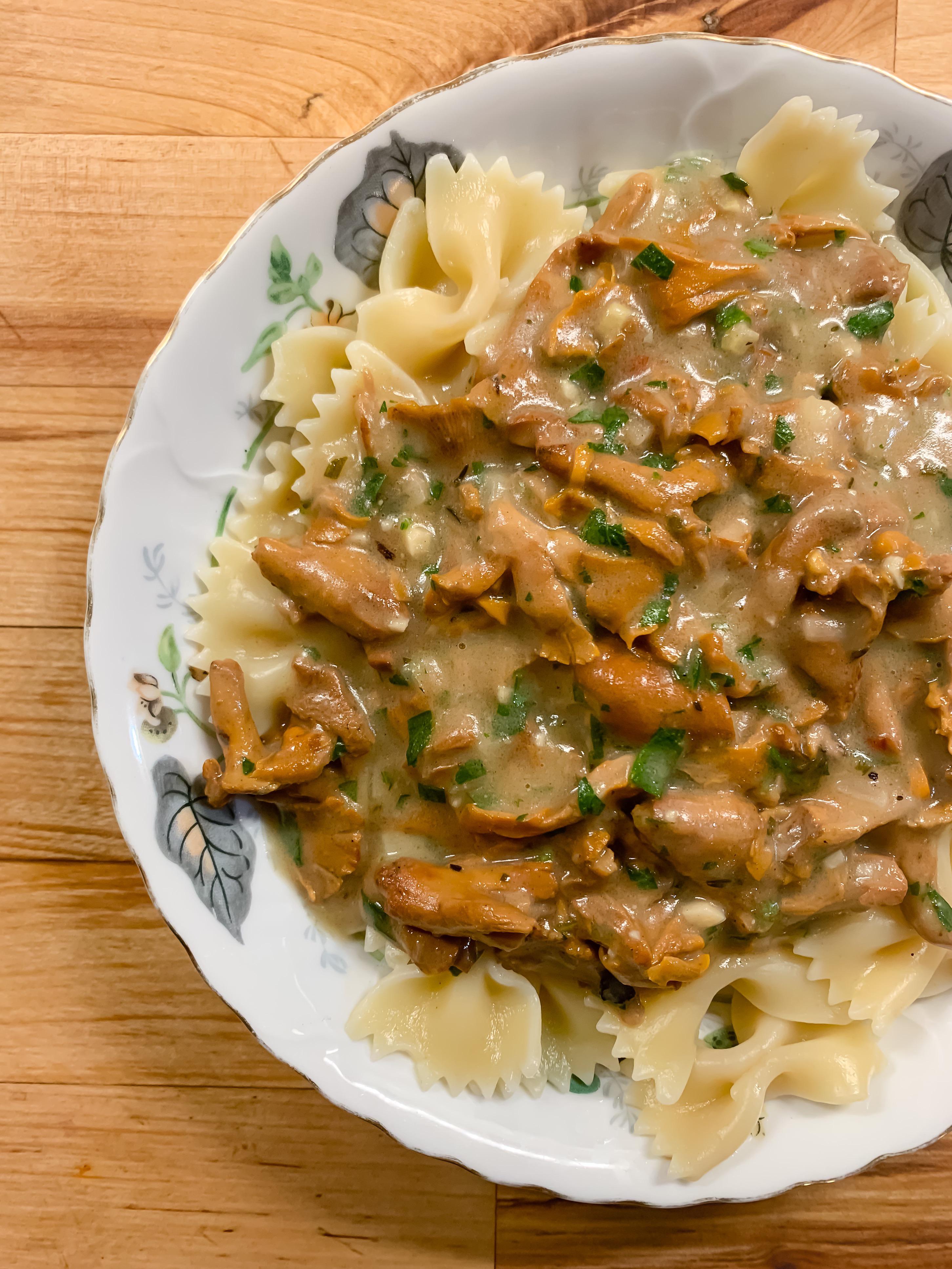 Foraged chanterelle creamy pasta r/vegetarian