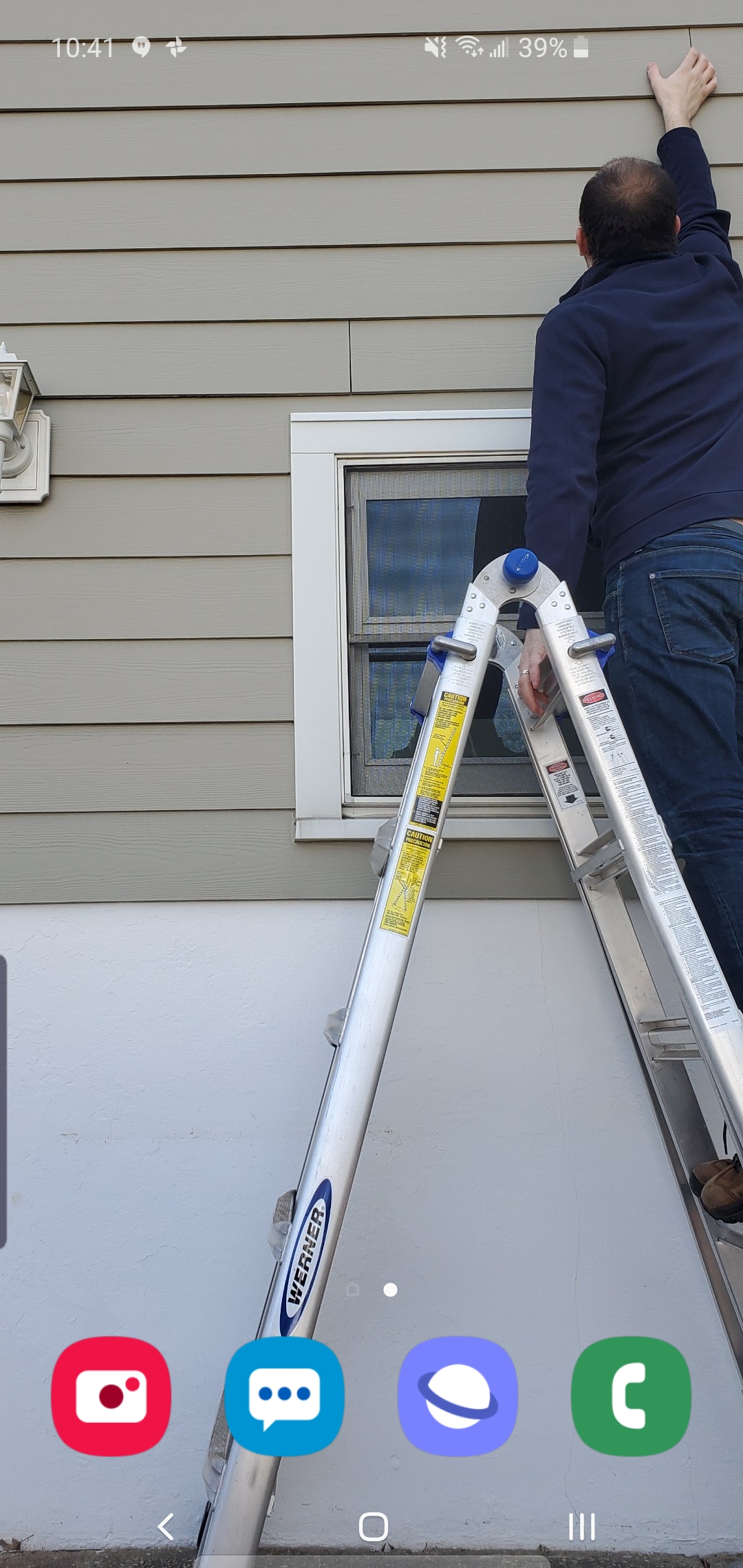 I took a picture for my S10 hole punch wallpaper r/galaxys10