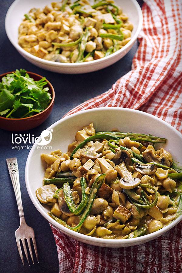 30minute One Pot Smoked Tofu Mushroom Stroganoff with Green Beans r/veganrecipes