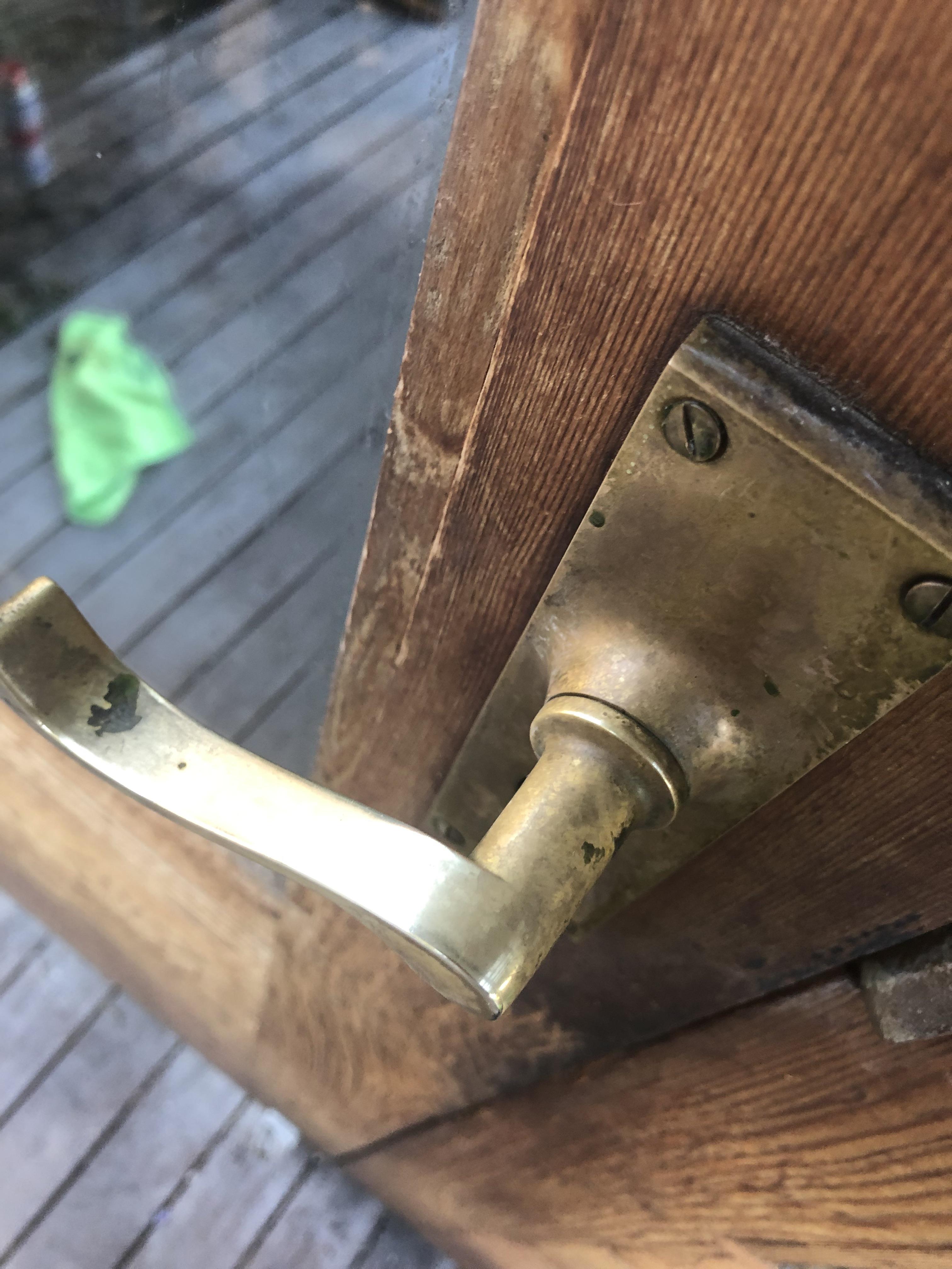 Can I use magic eraser to make this brass shine? Already tried Brasso