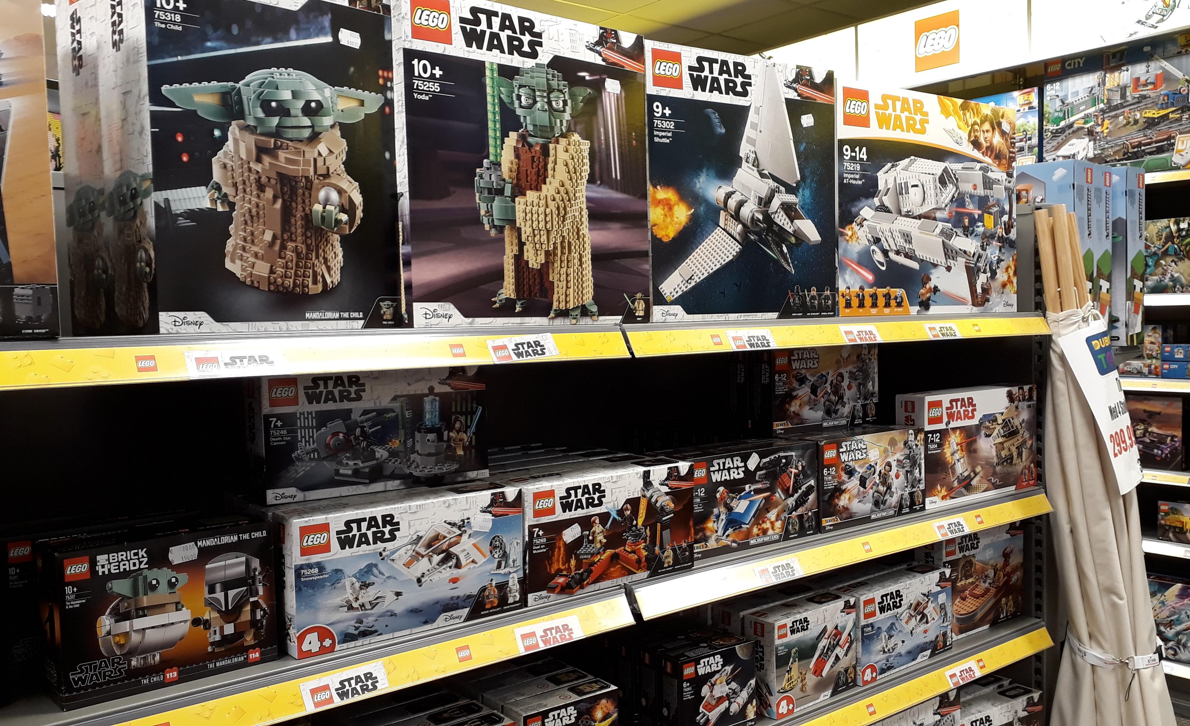This toy store in Germany still had a 2018 set in 2021 July r/legostarwars