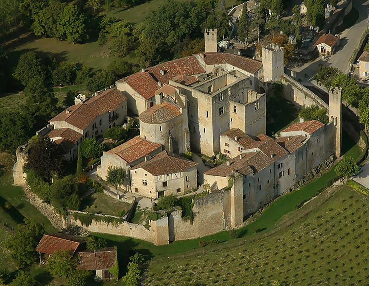 Larressingle The smallest fortified village in France r/castles