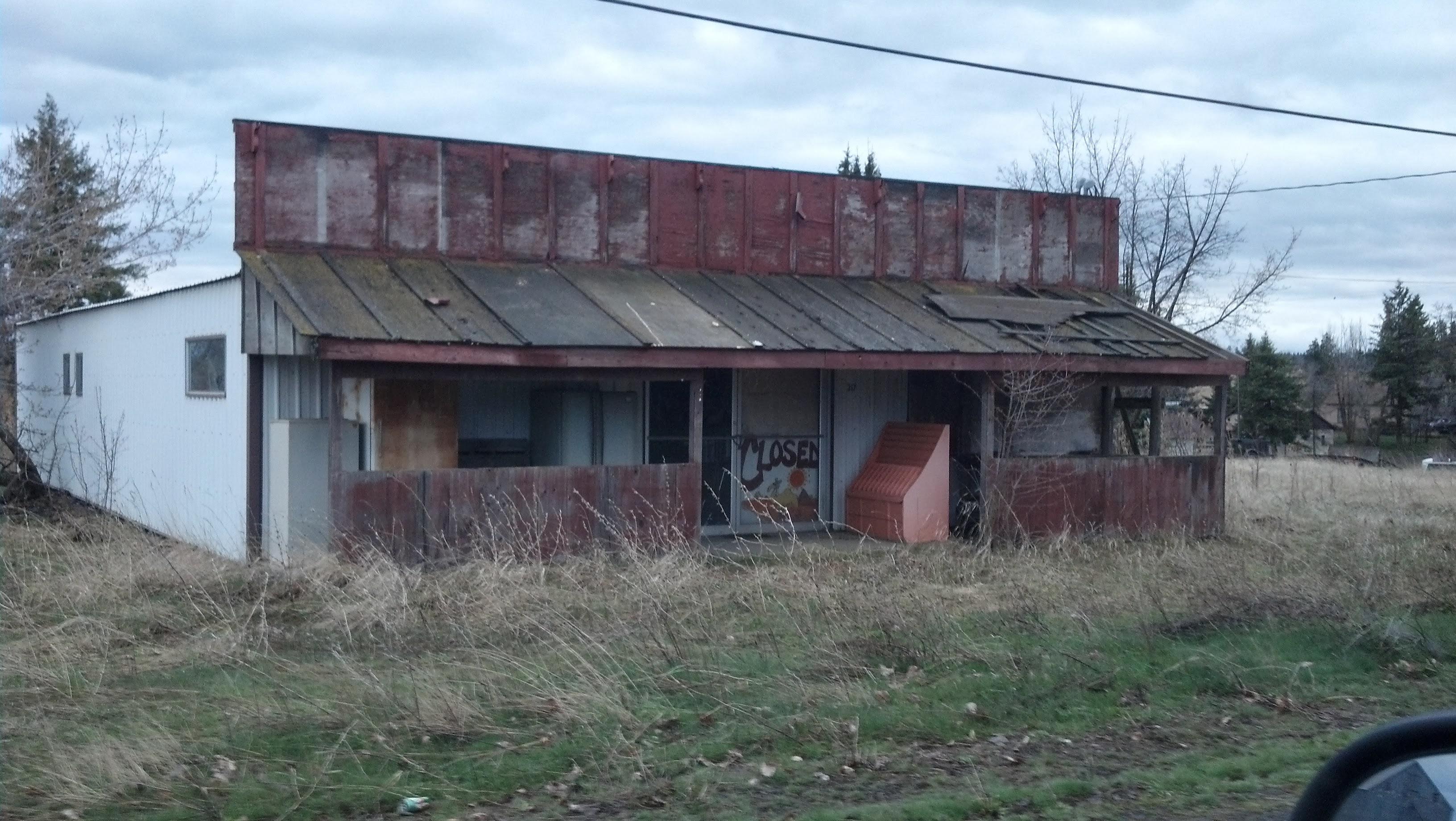 Grocery Store in Reubens, Idaho, USA [OC] r/AbandonedPorn