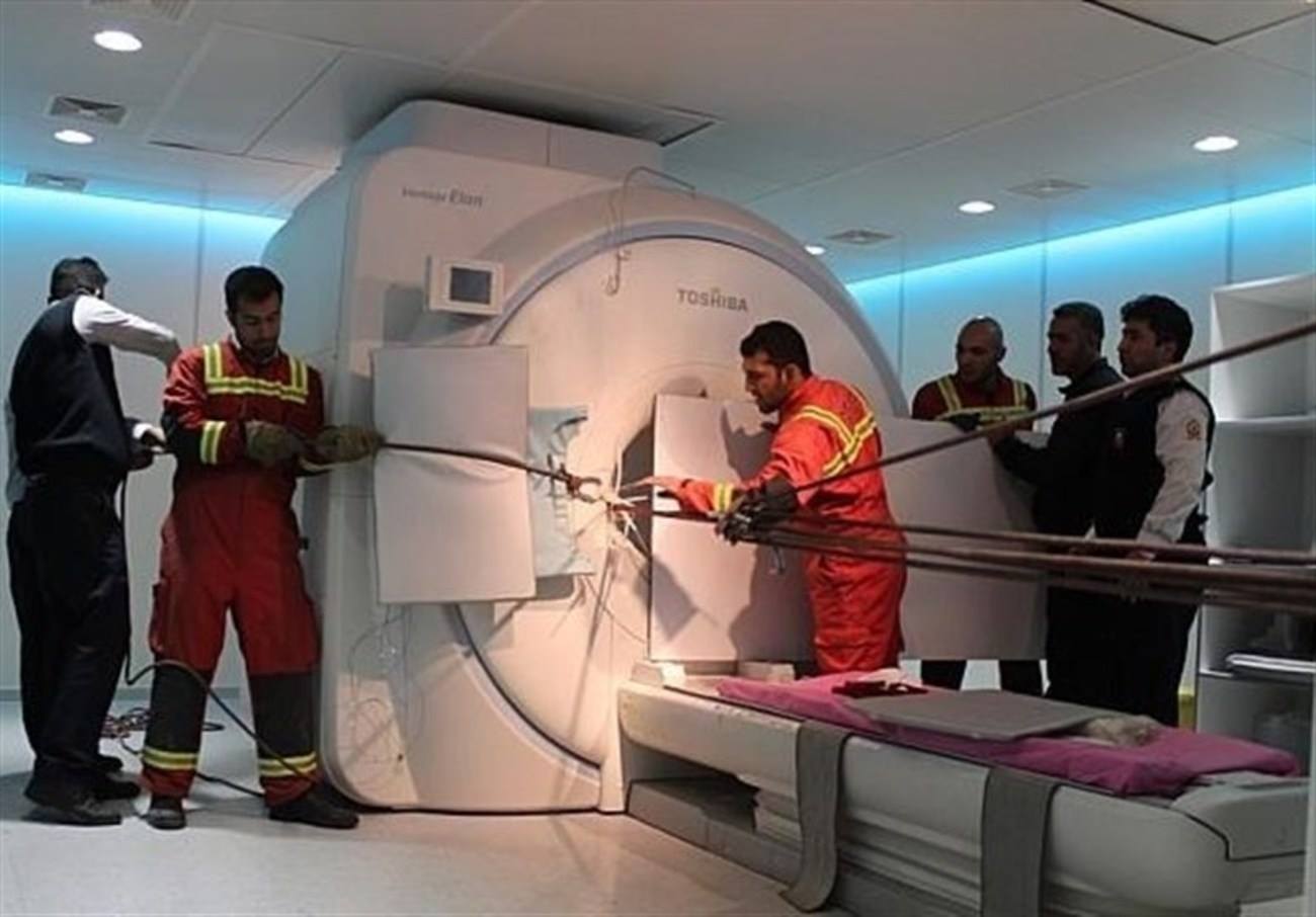From the MRI Safety Facebook page Removing a 2 kg weight from the