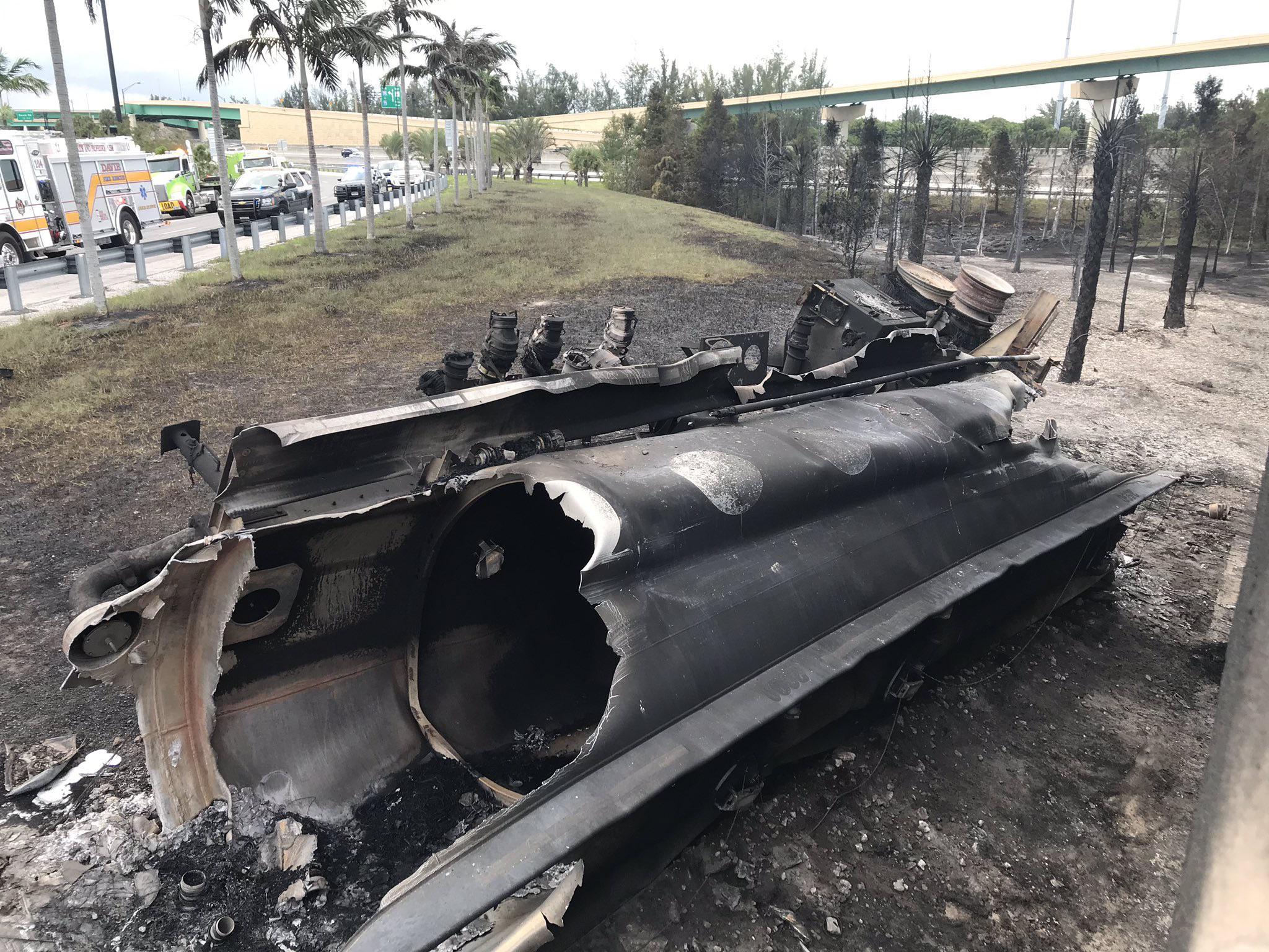 08/01/2021 Fuel tanker explodes in South Florida link in comments r/CatastrophicFailure