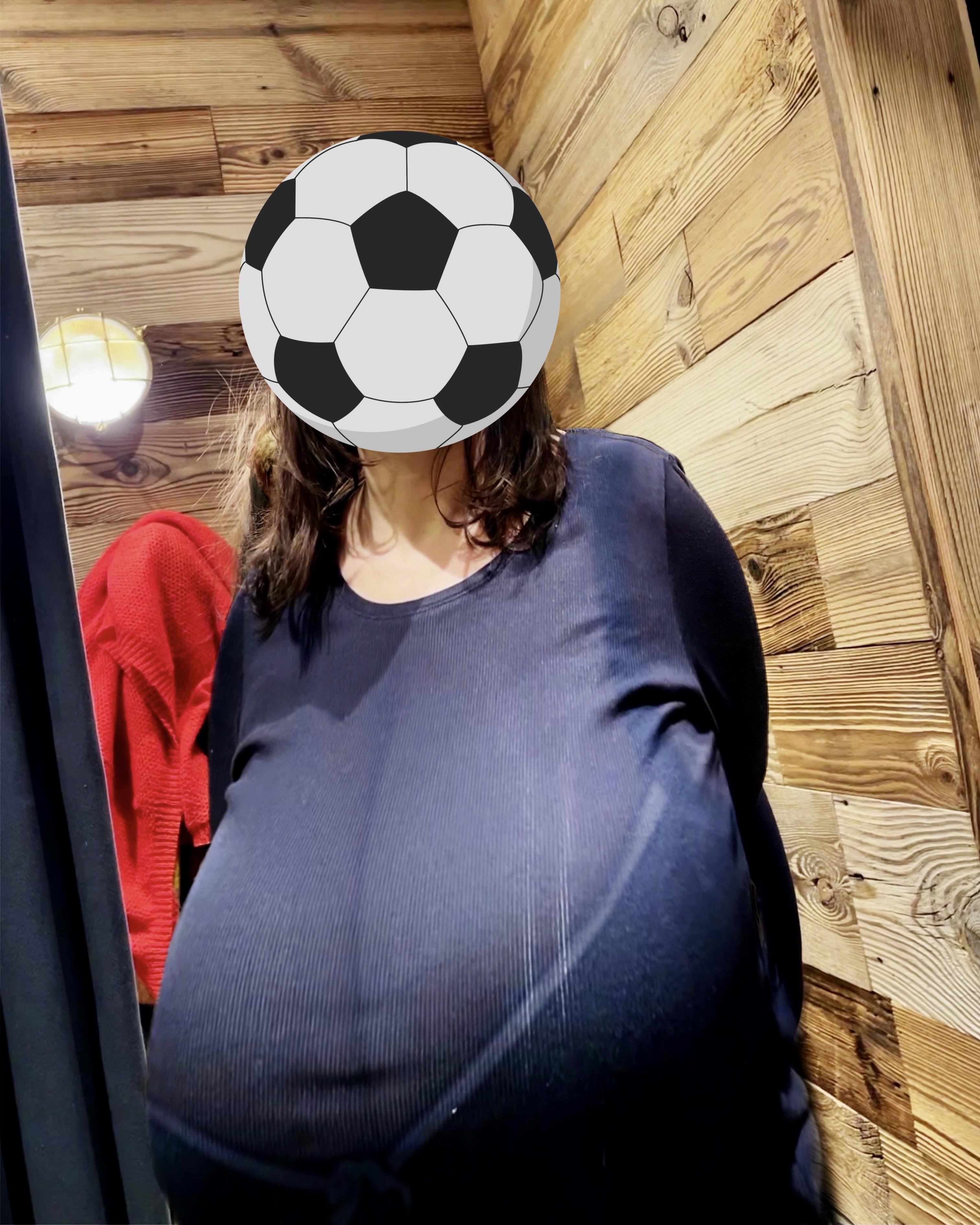 My top is stretched to the limit no? : u/lolobbw