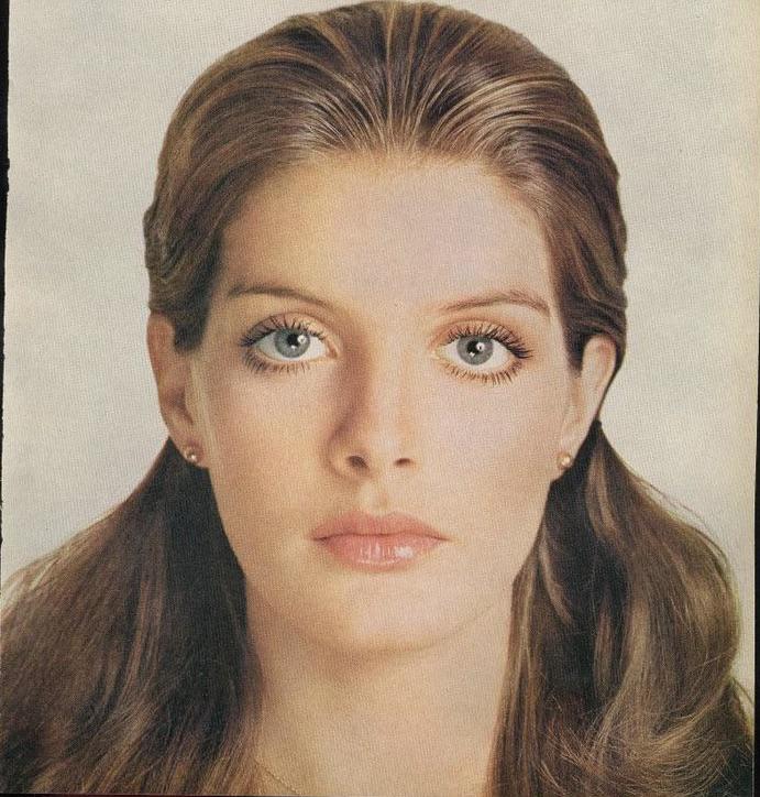 Rene Russo 1980 : OldSchoolCelebs