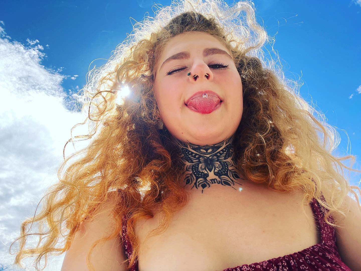 Stay where you are I do my thing… 🤤😈💧 : u/MaryJane_Auryn