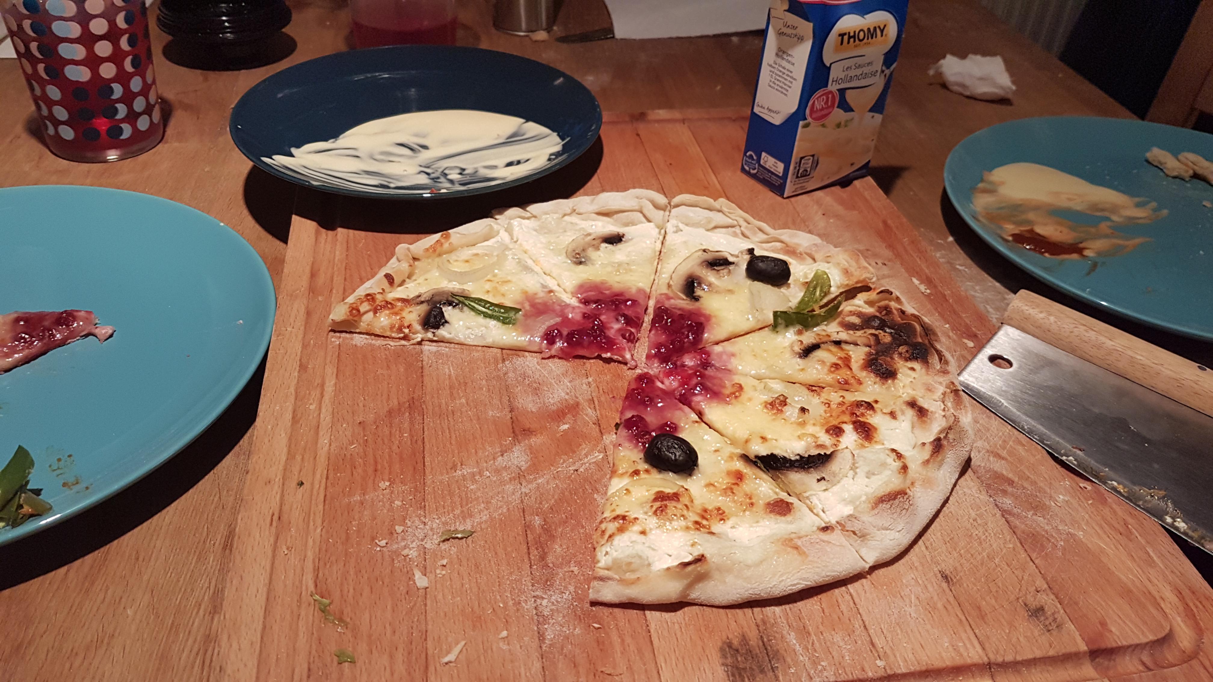 Pizza bianco with olives, mushrooms and lingonberry jam r/Pizza