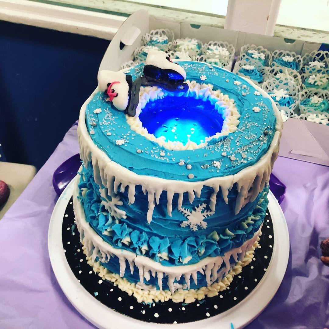 [Homemade] Glowing Ice Skating Cake r/food