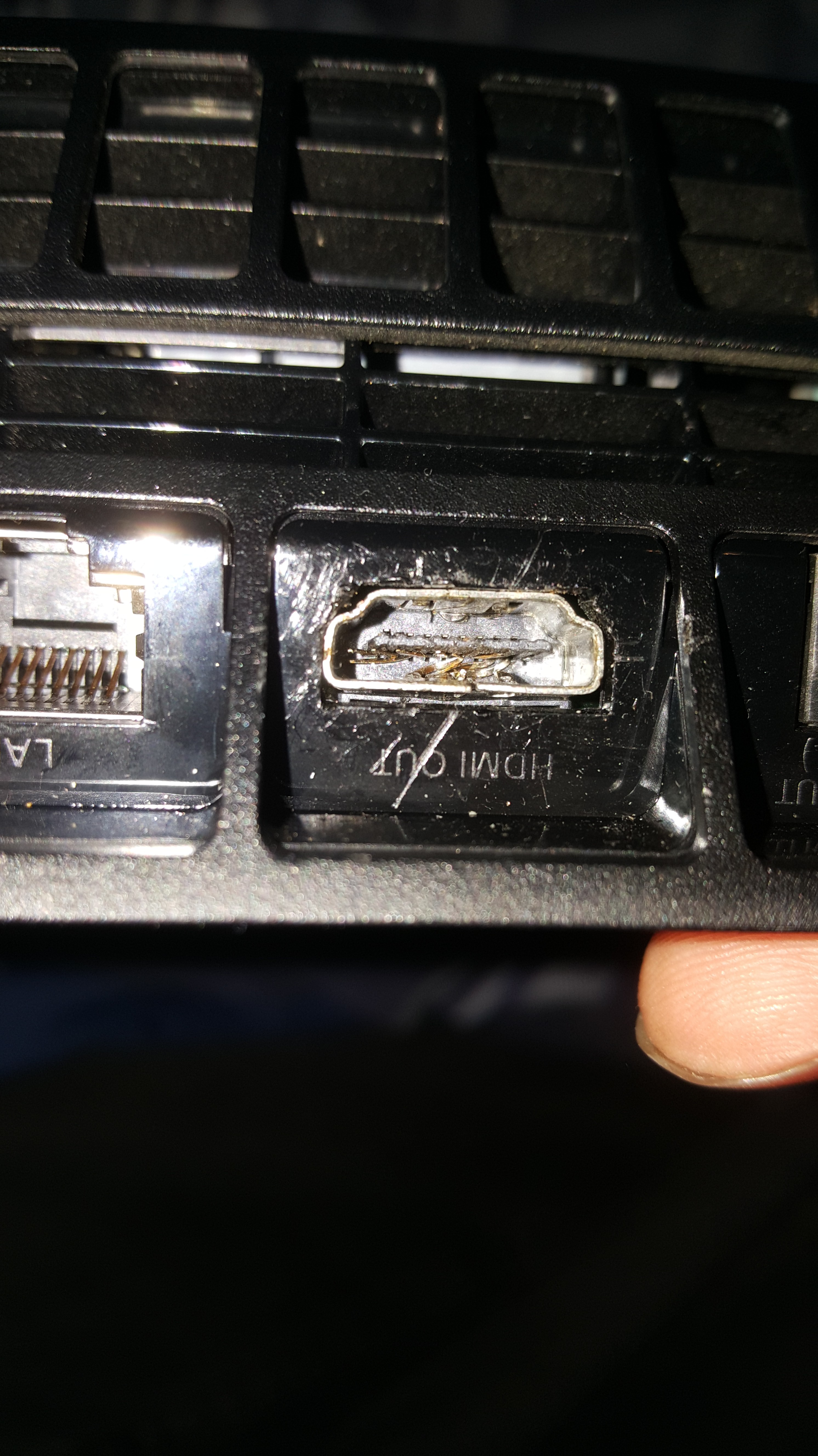 "My PS4 isn't accepting HDMI anymore, can you fix it?" r/hardwaregore