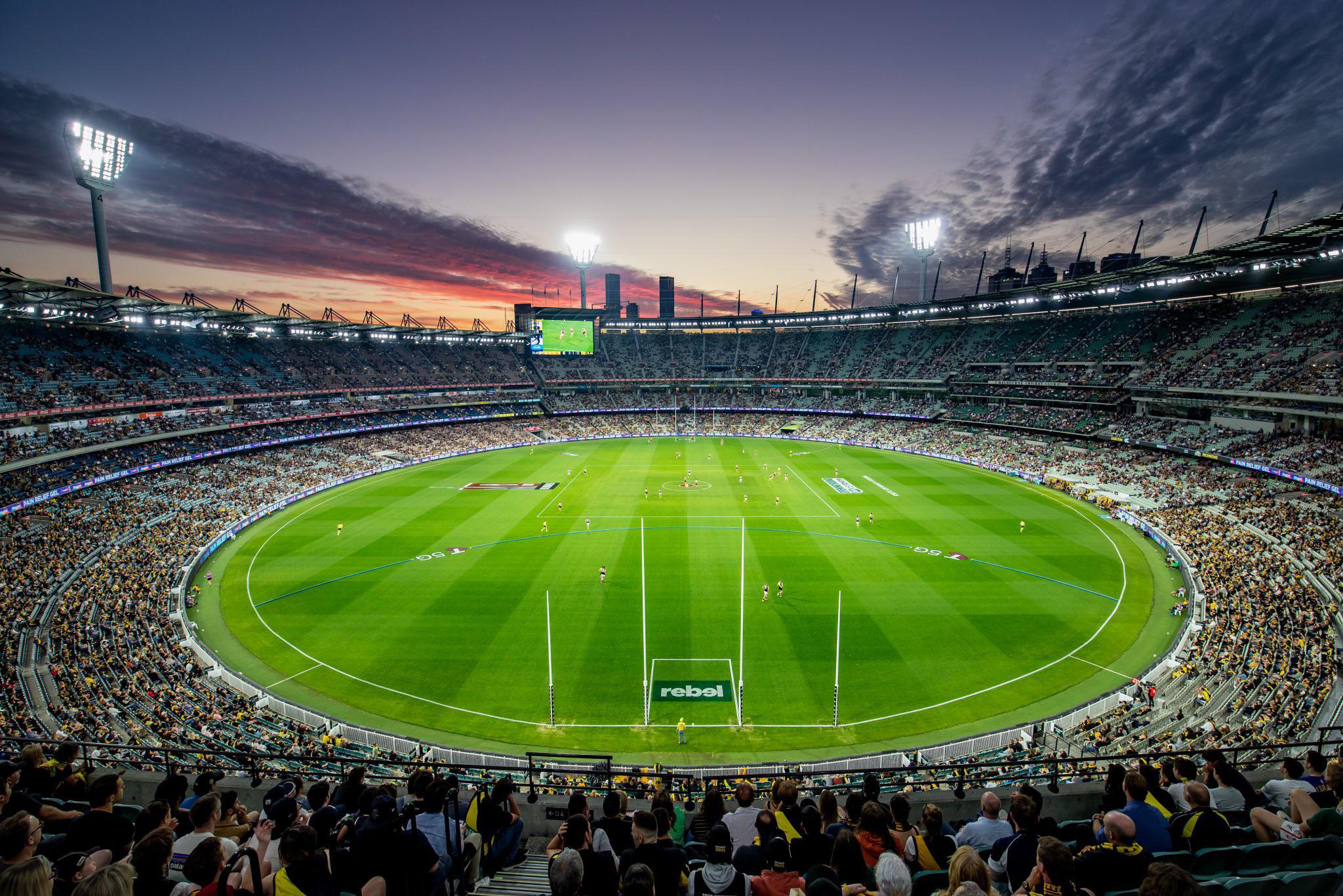 Great photo of the footy tonight from the MCG Twitter account. 537 days