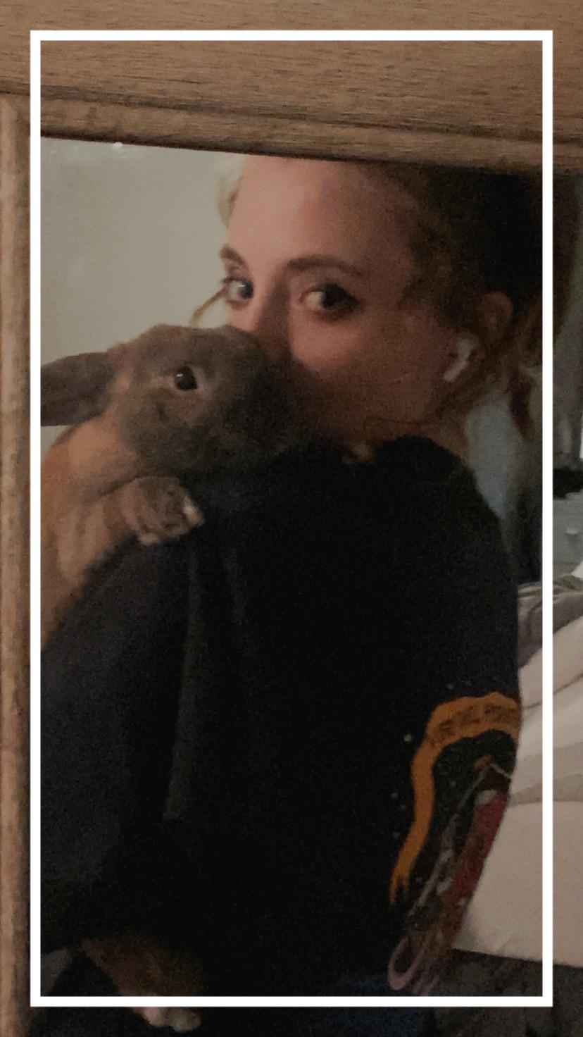 Remember to remind SomeBunny you love them 🤍🤟 r/LesbianActually